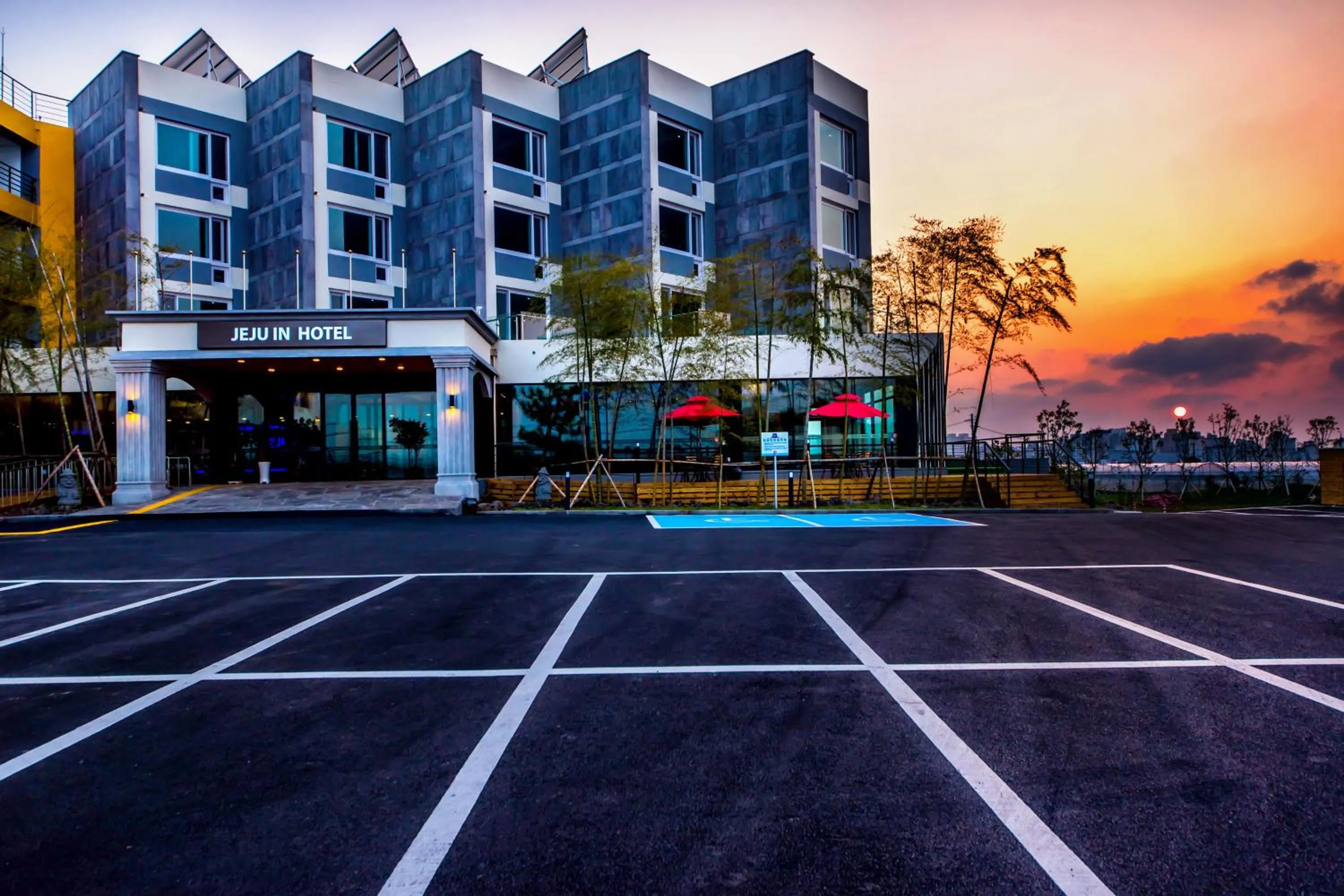 Property building in Jeju In Hotel