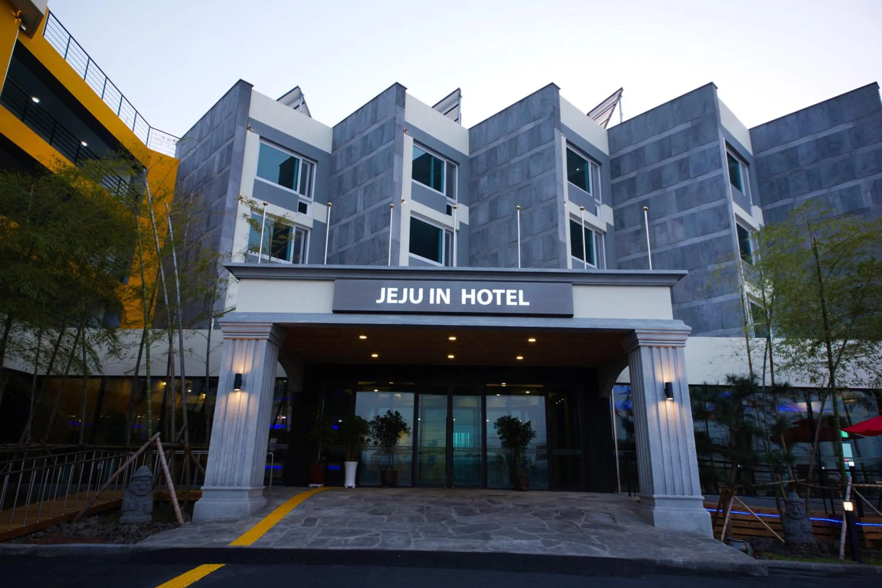 Property building in Jeju In Hotel