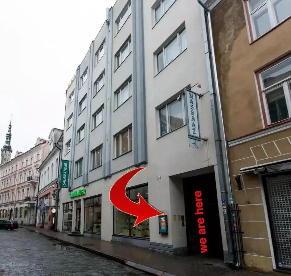 Property building in Viru Backpackers Hostel