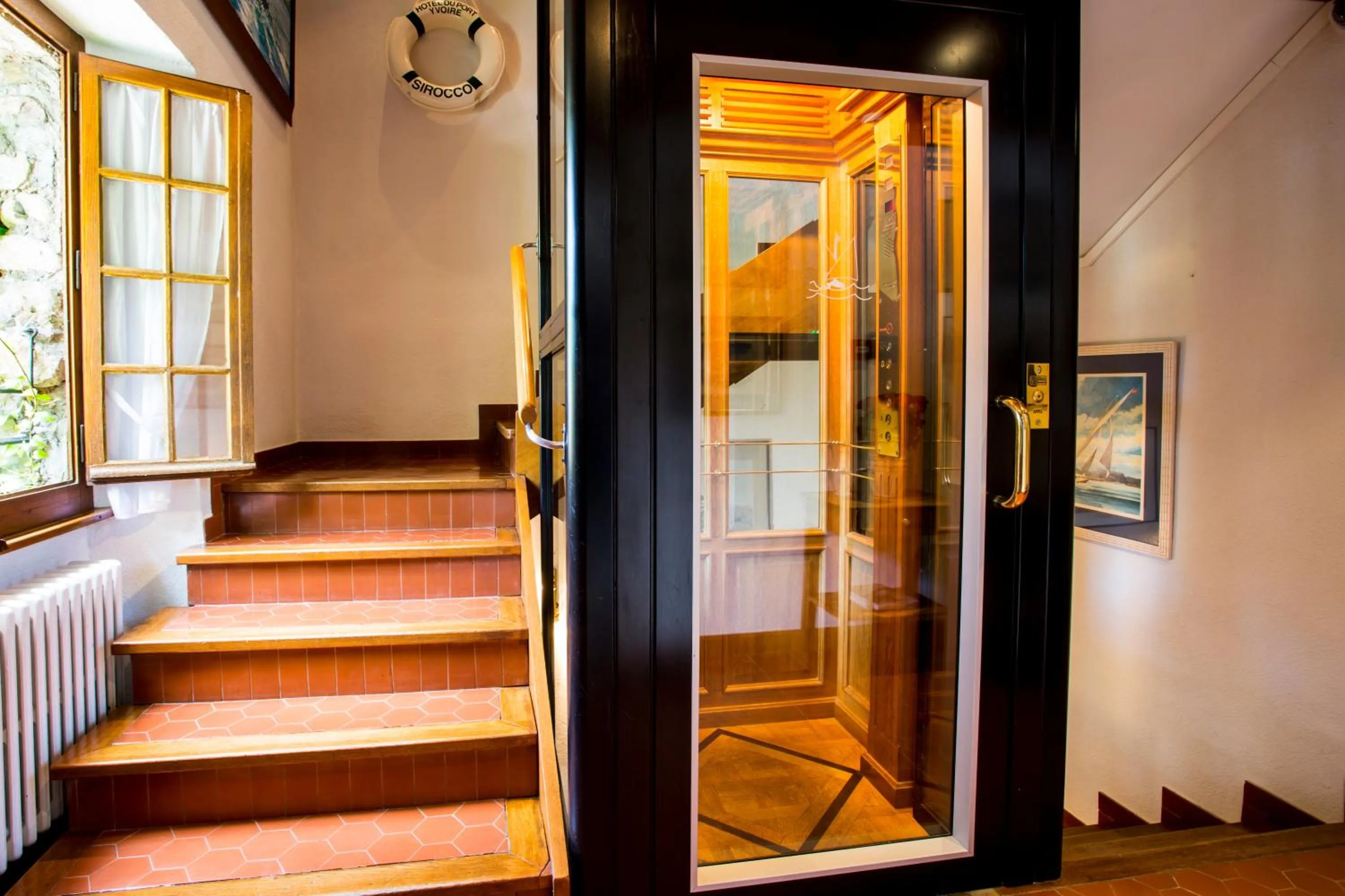 Decorative detail in Hôtel Restaurant Du Port