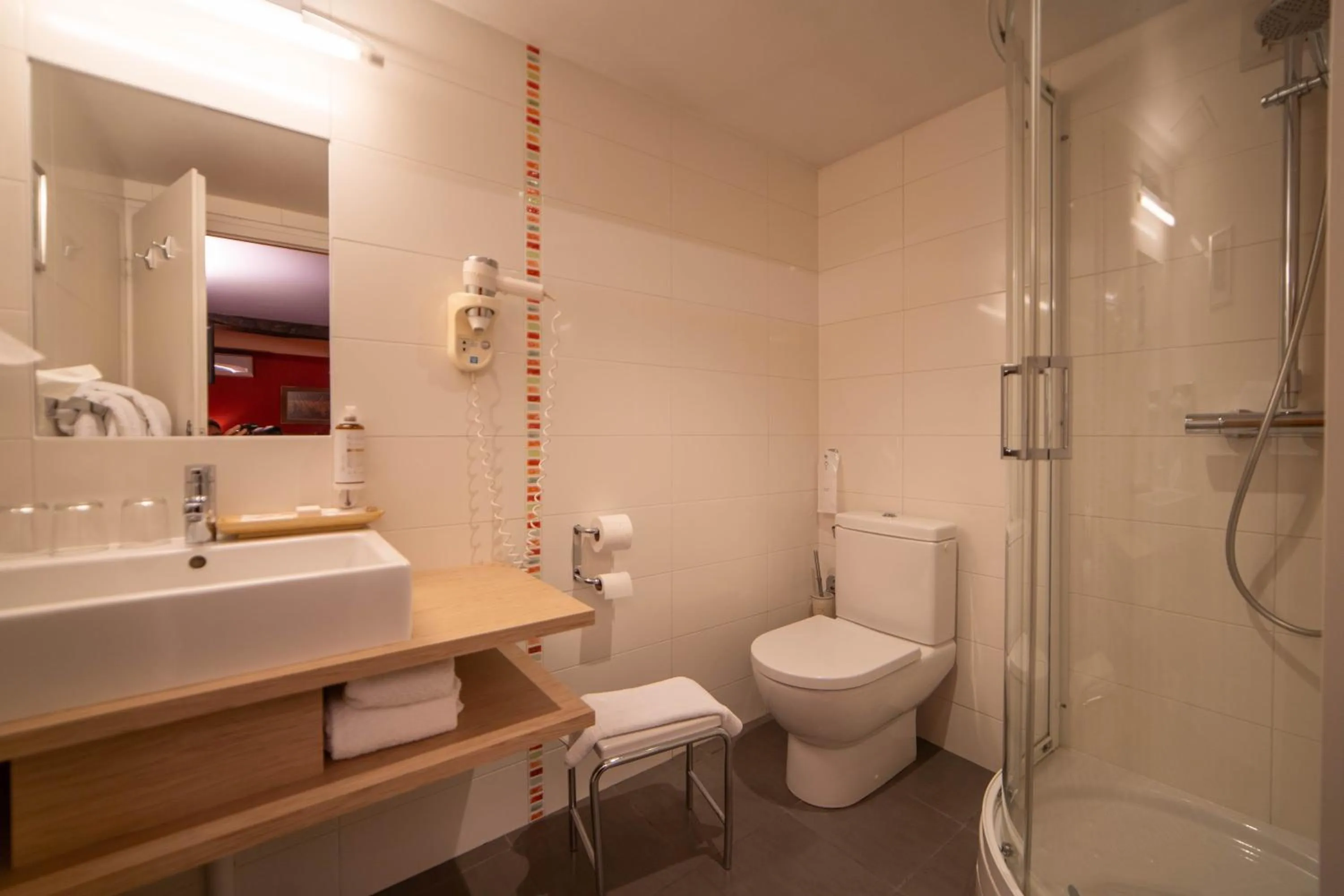 Shower in Hôtel Wilson - Teritoria