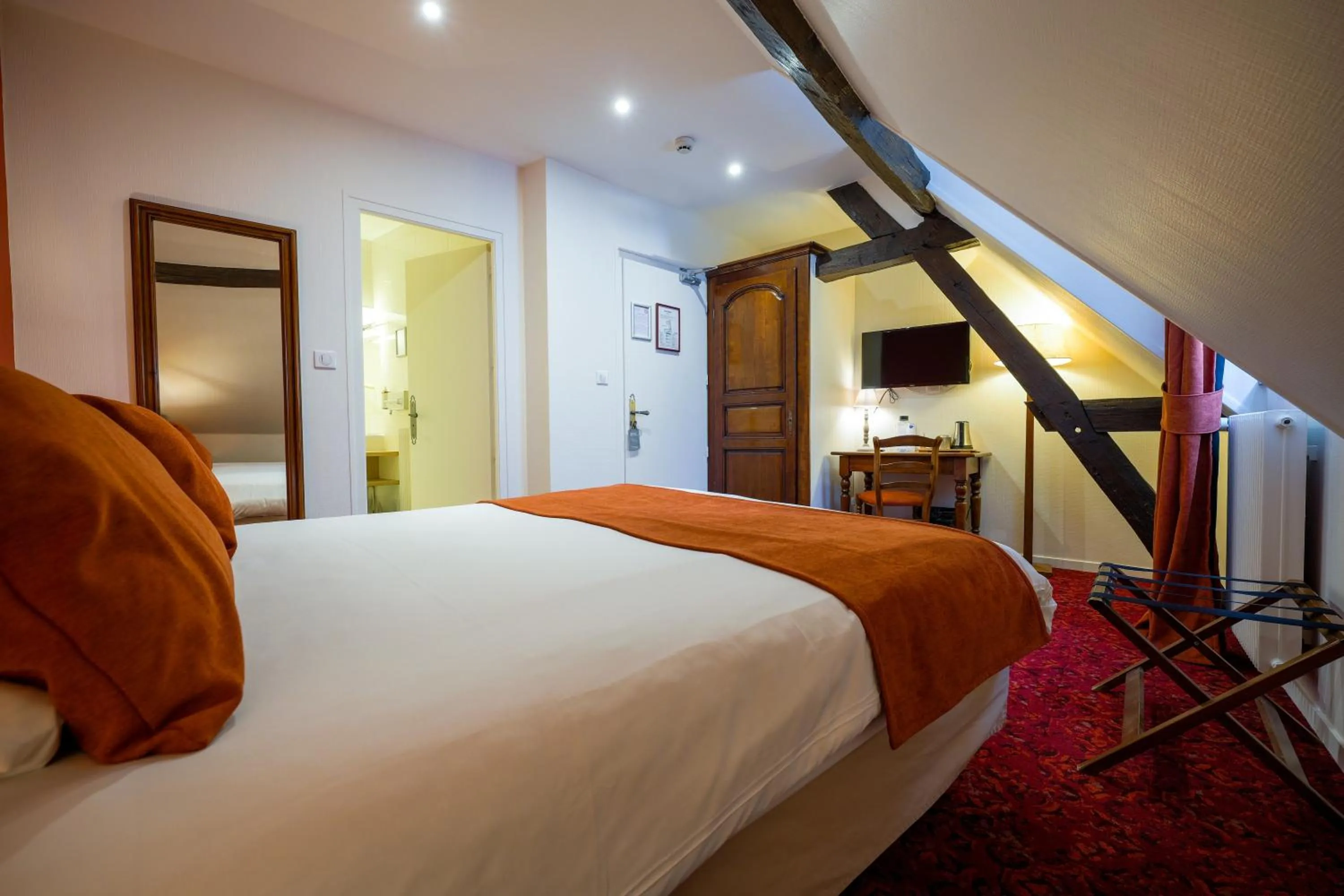 Photo of the whole room, Bed in Hôtel Wilson - Teritoria