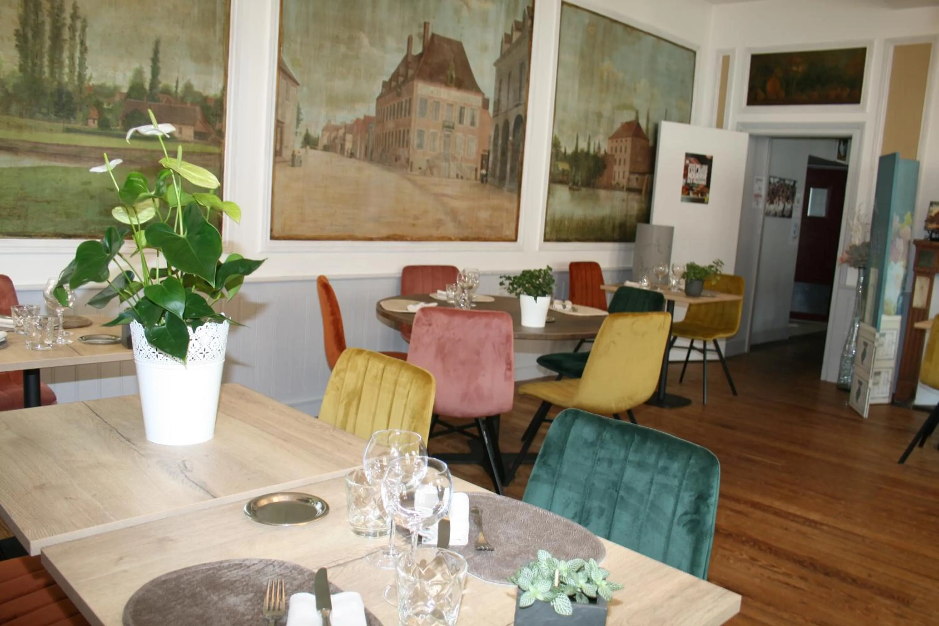 Restaurant/places to eat in Logis Hostellerie Bressane