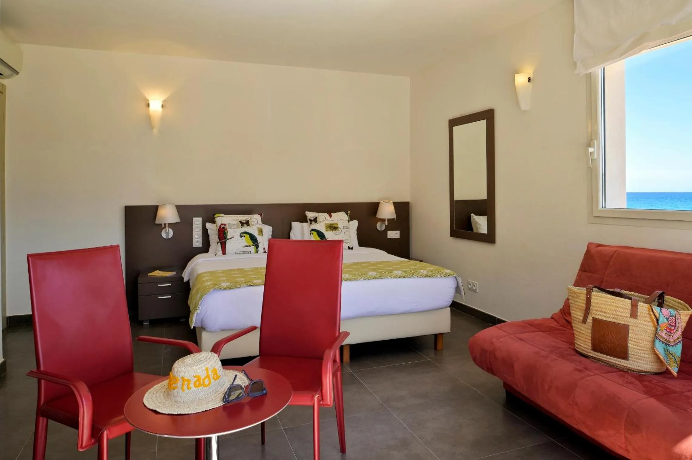 Property building in Hôtel Serenada