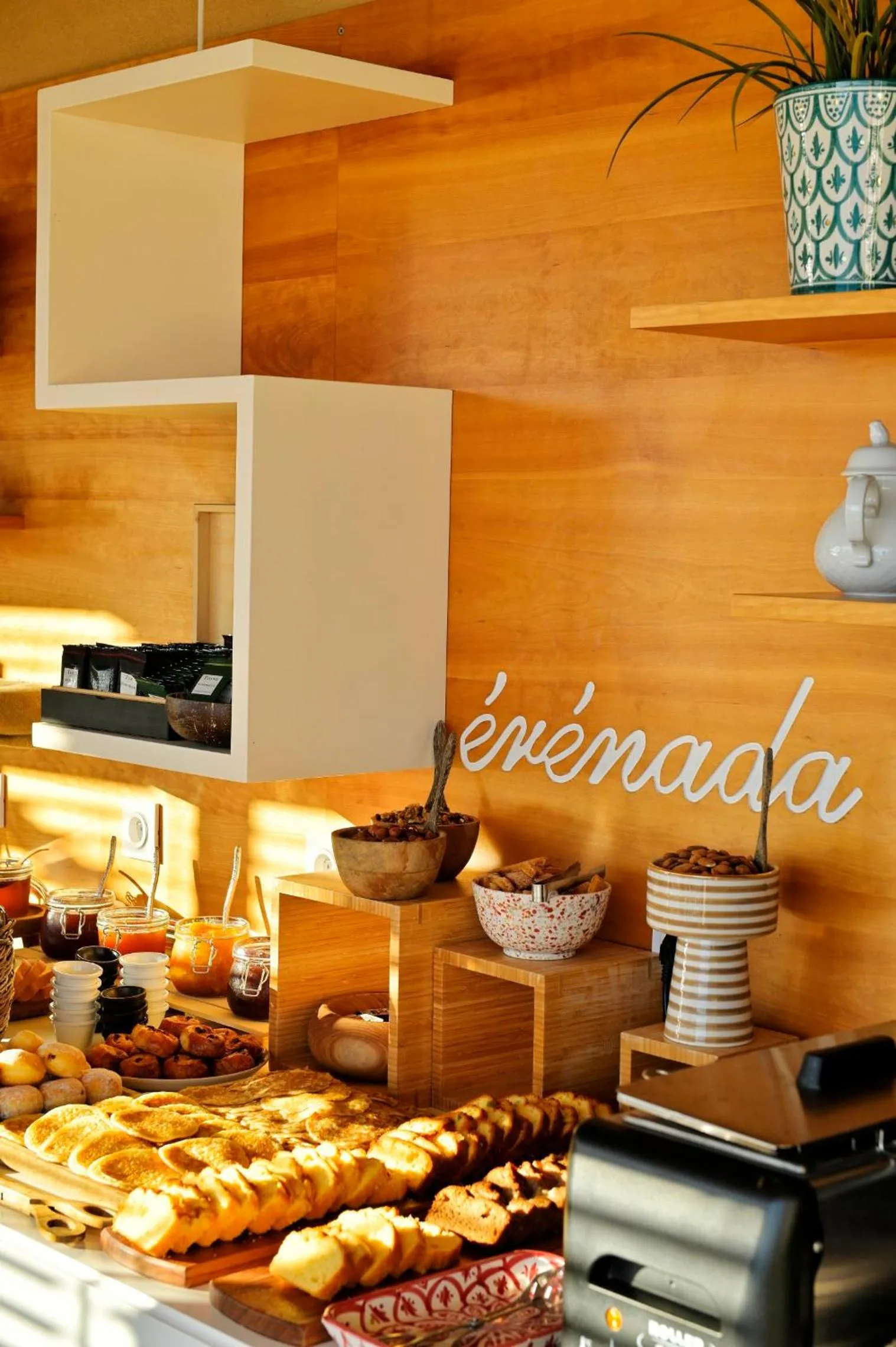 Breakfast in Hôtel Serenada