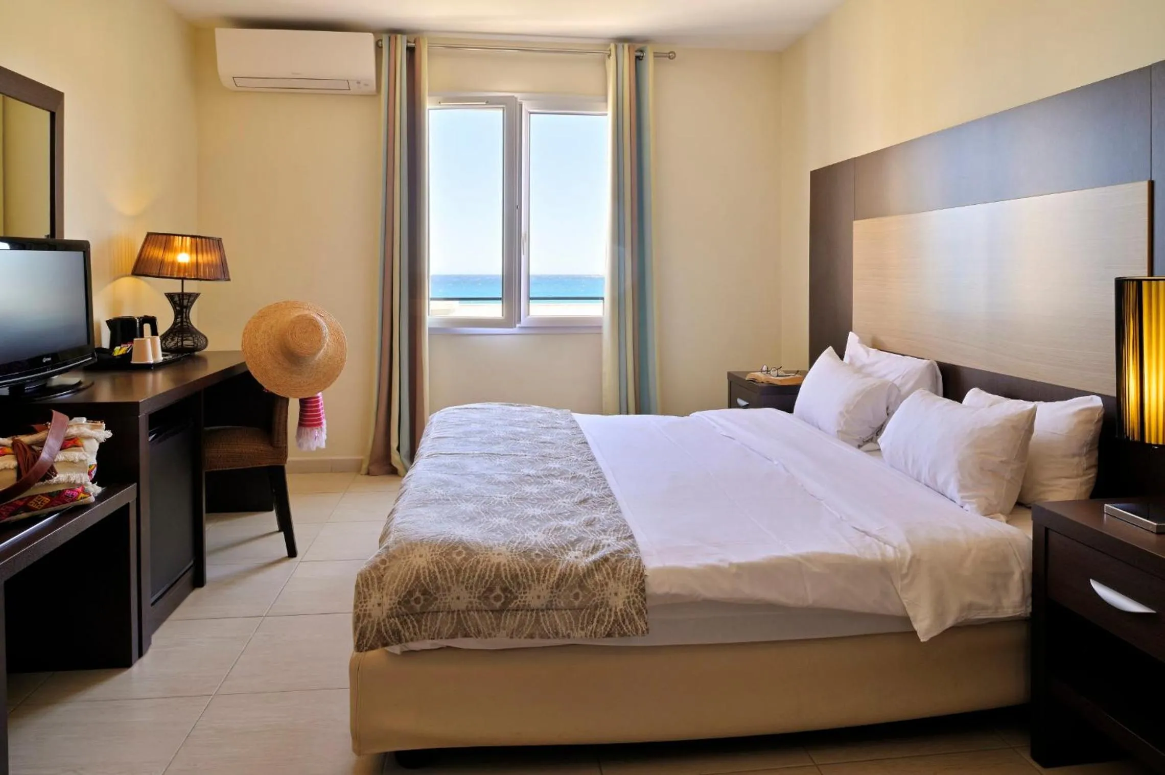 Bed in Hôtel Serenada