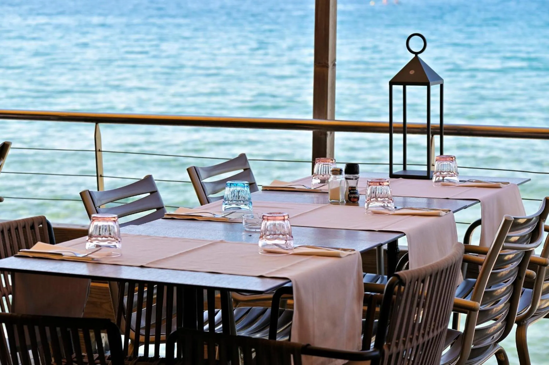 Restaurant/places to eat in Hôtel Serenada