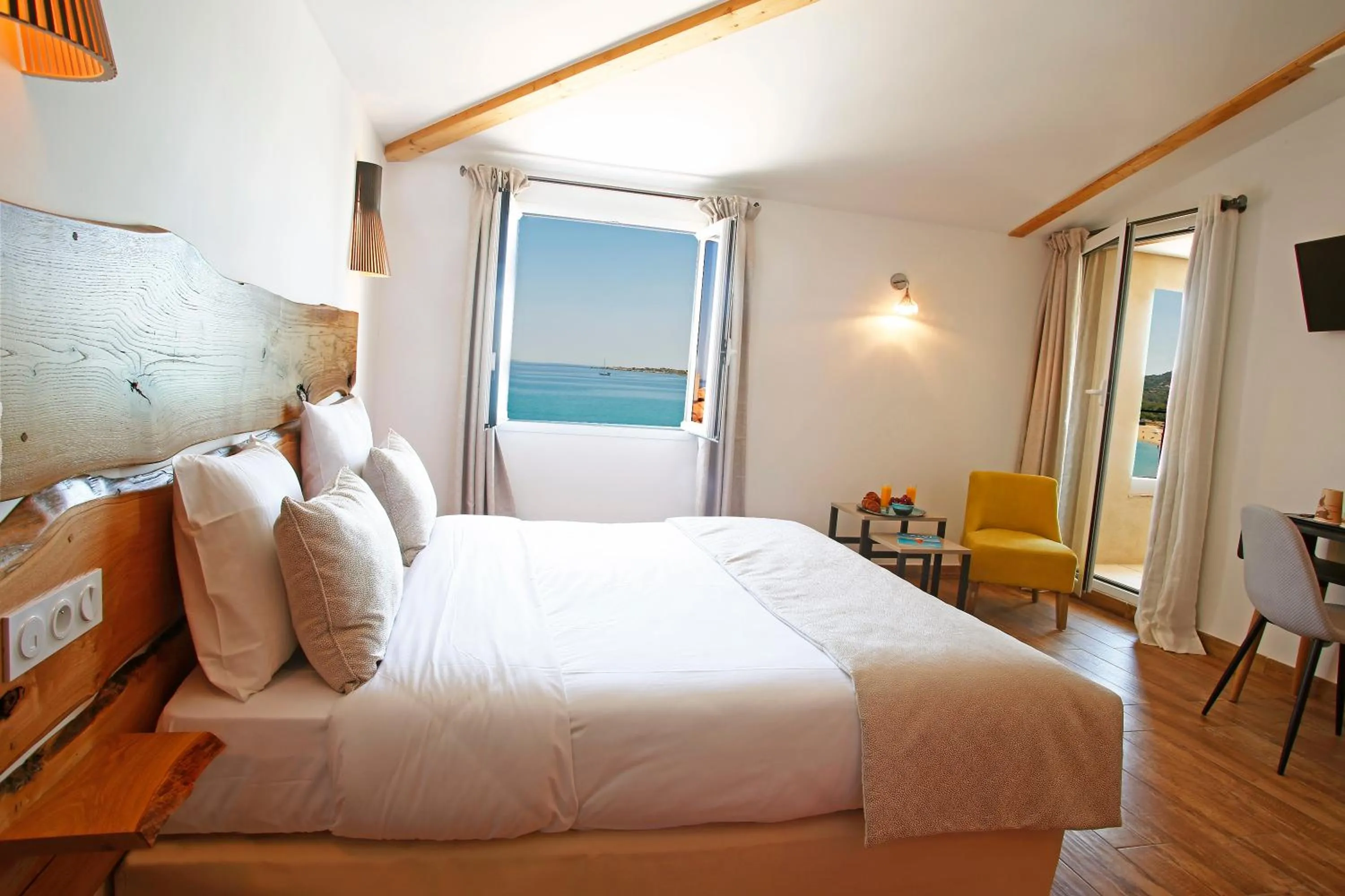Photo of the whole room in Hôtel Serenada
