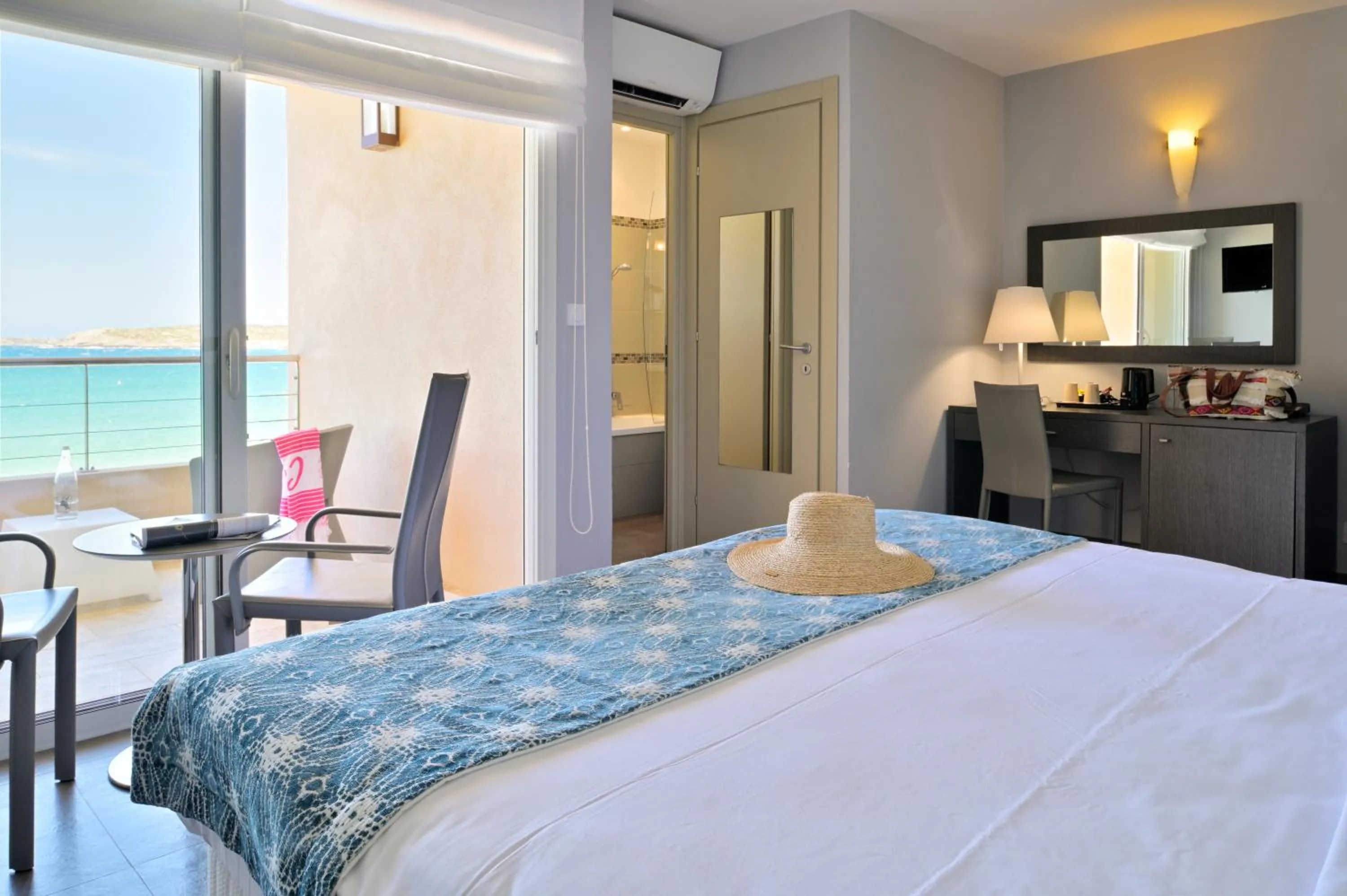 Bed in Hôtel Serenada