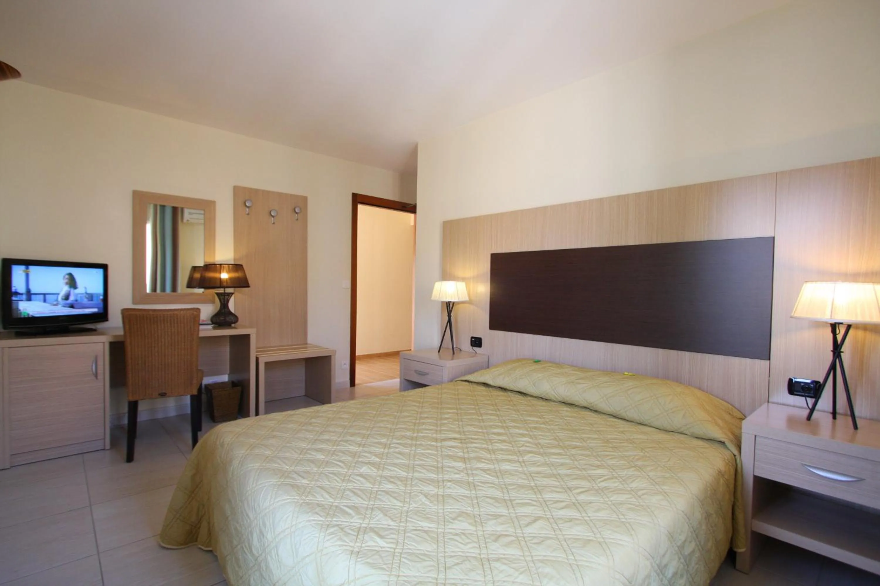 Photo of the whole room in Hôtel Serenada