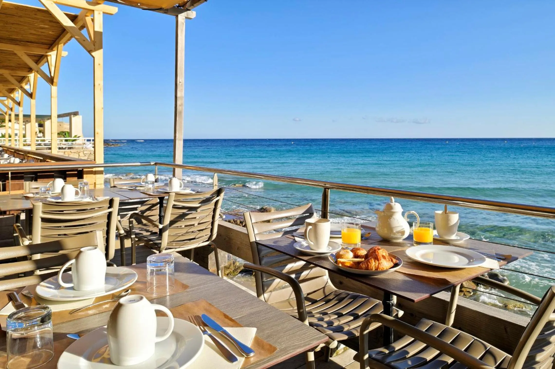 Restaurant/places to eat in Hôtel Serenada