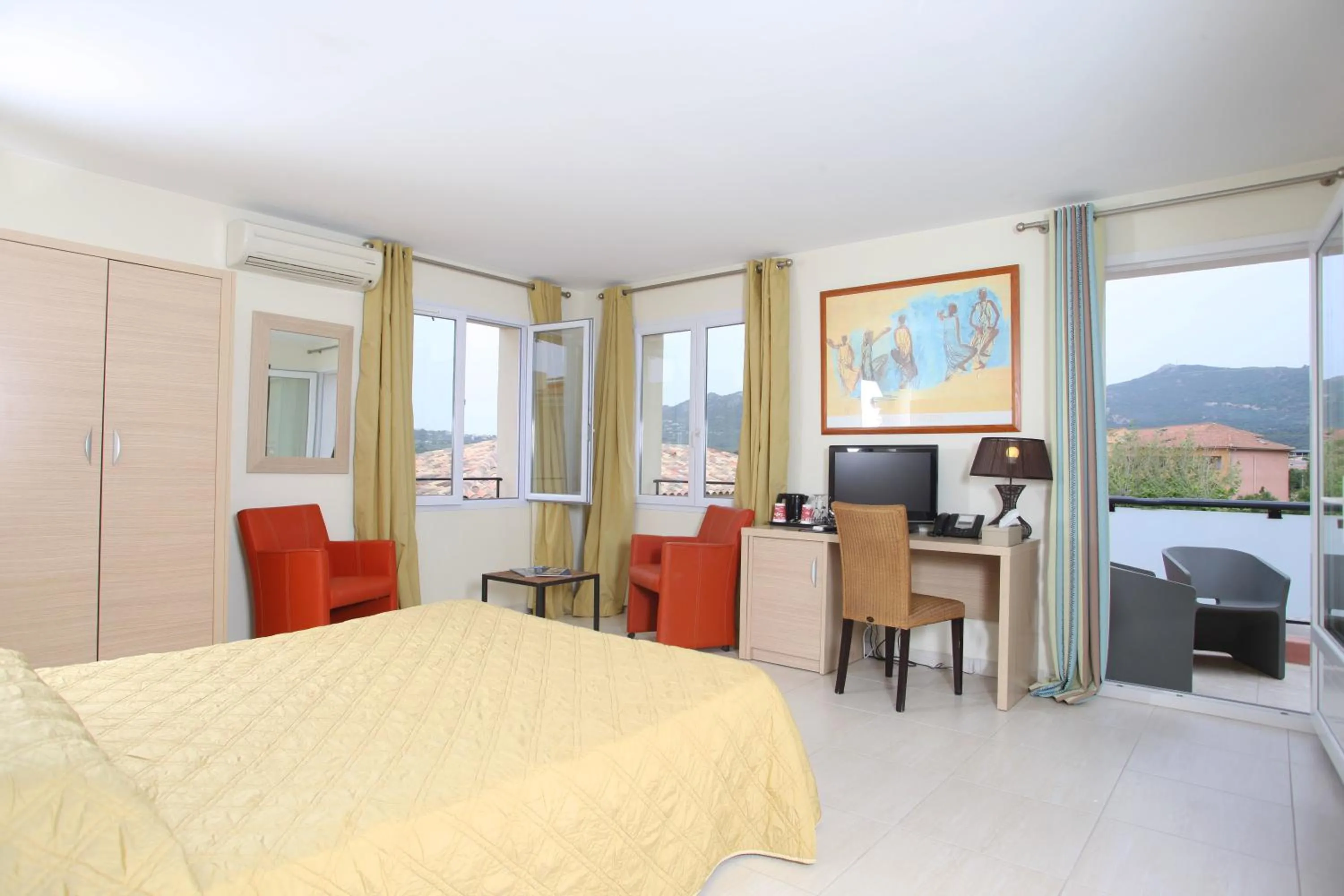 Photo of the whole room in Hôtel Serenada