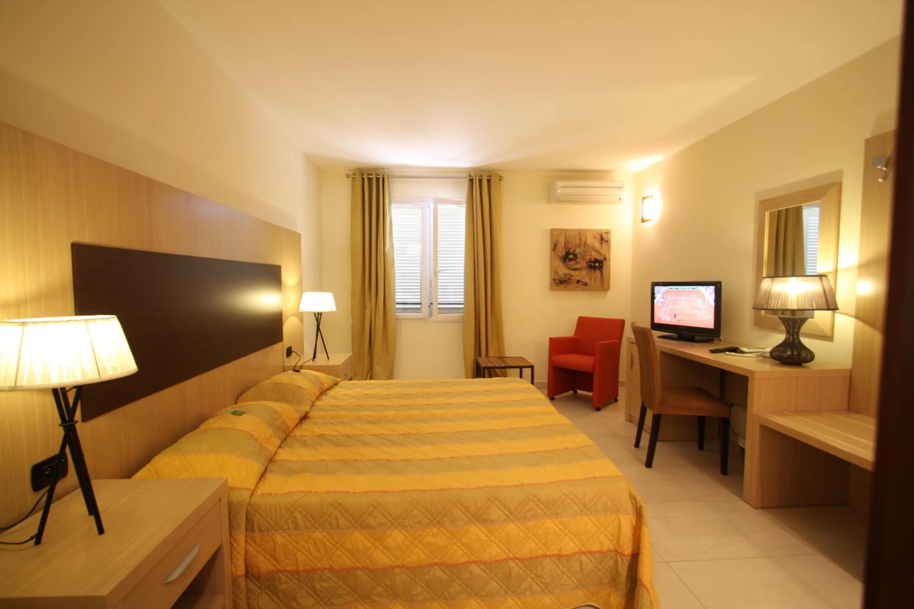 Photo of the whole room in Hôtel Serenada