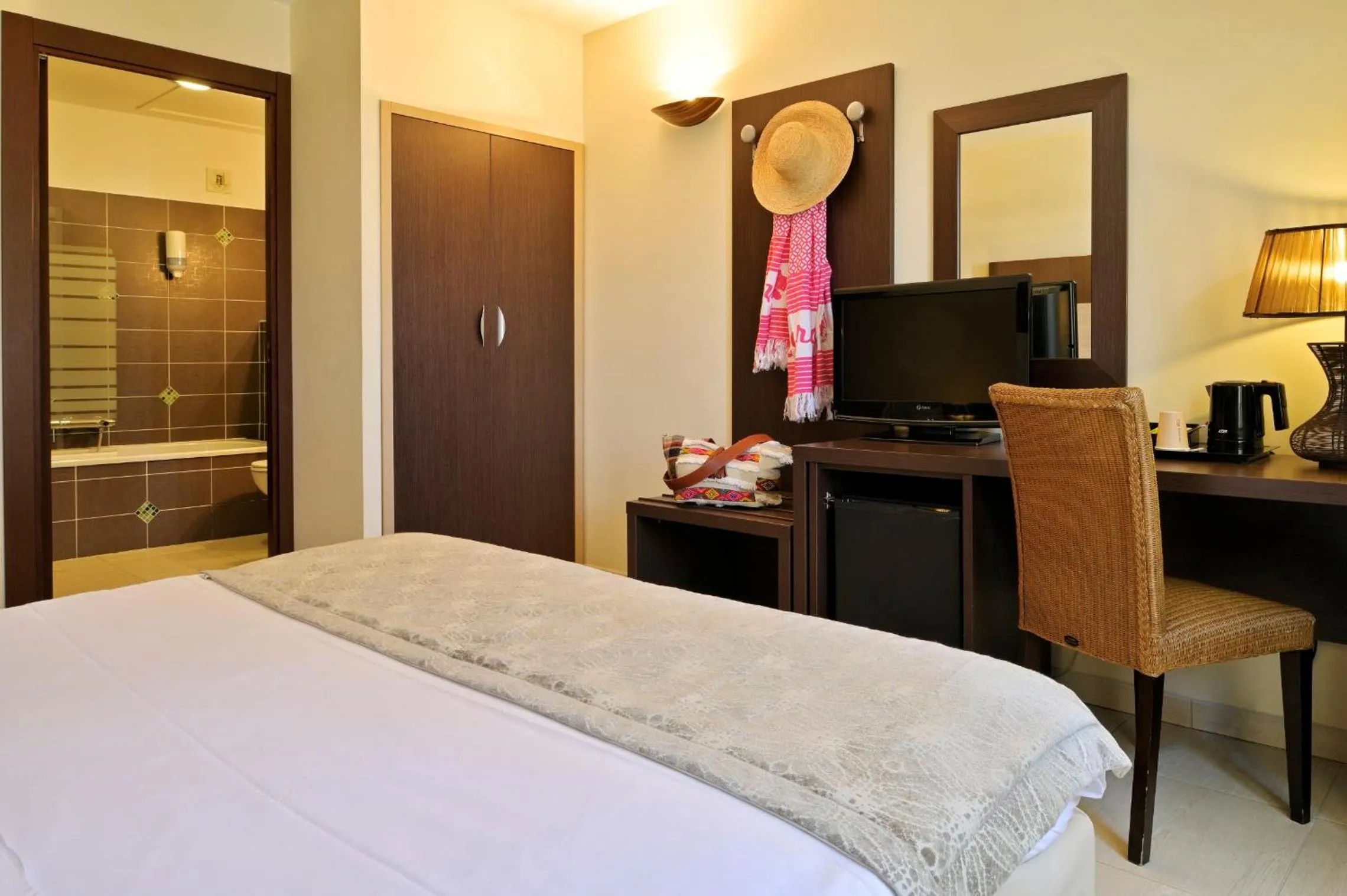 Photo of the whole room in Hôtel Serenada