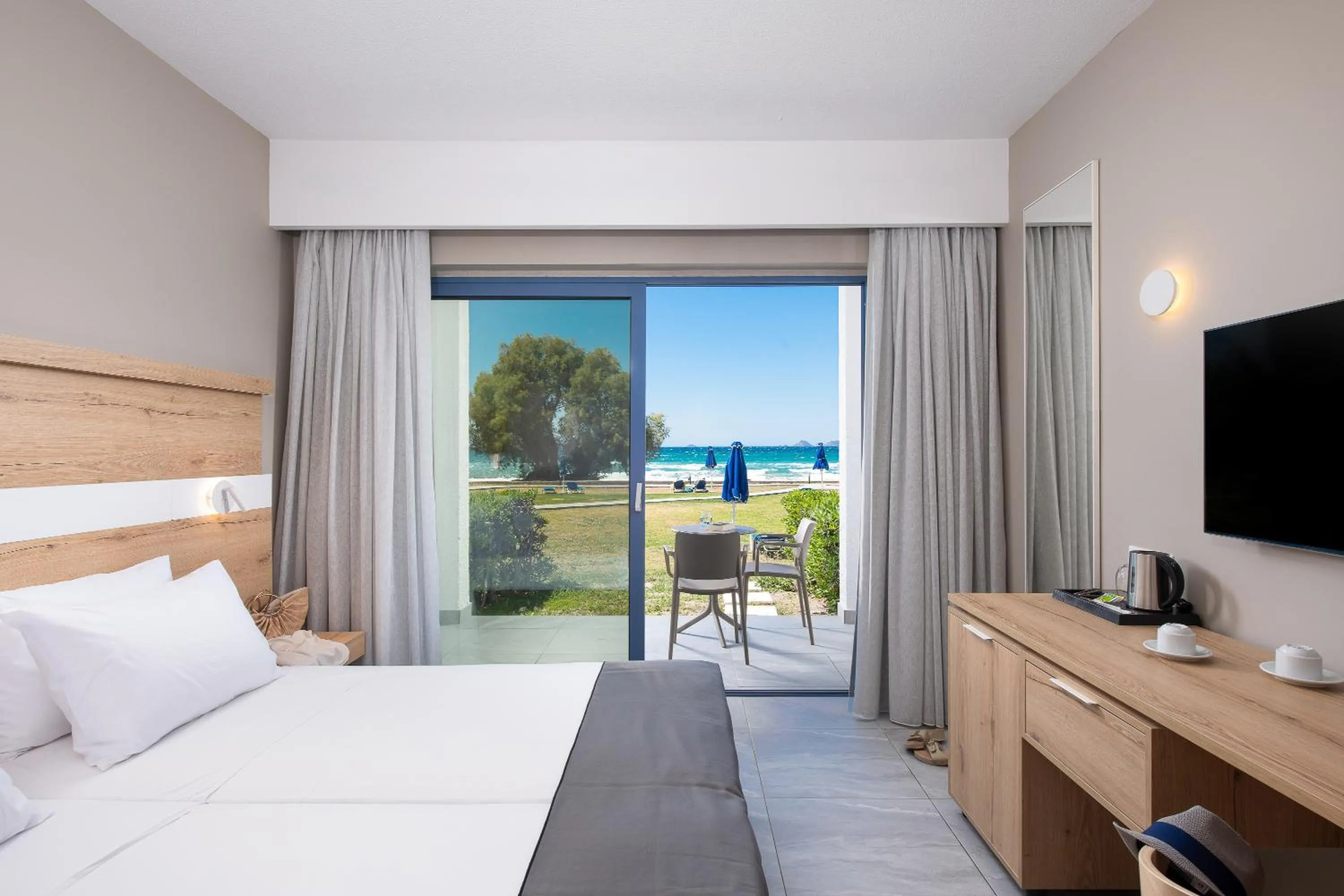 Bedroom, Bed in The Aeolos Beach Hotel