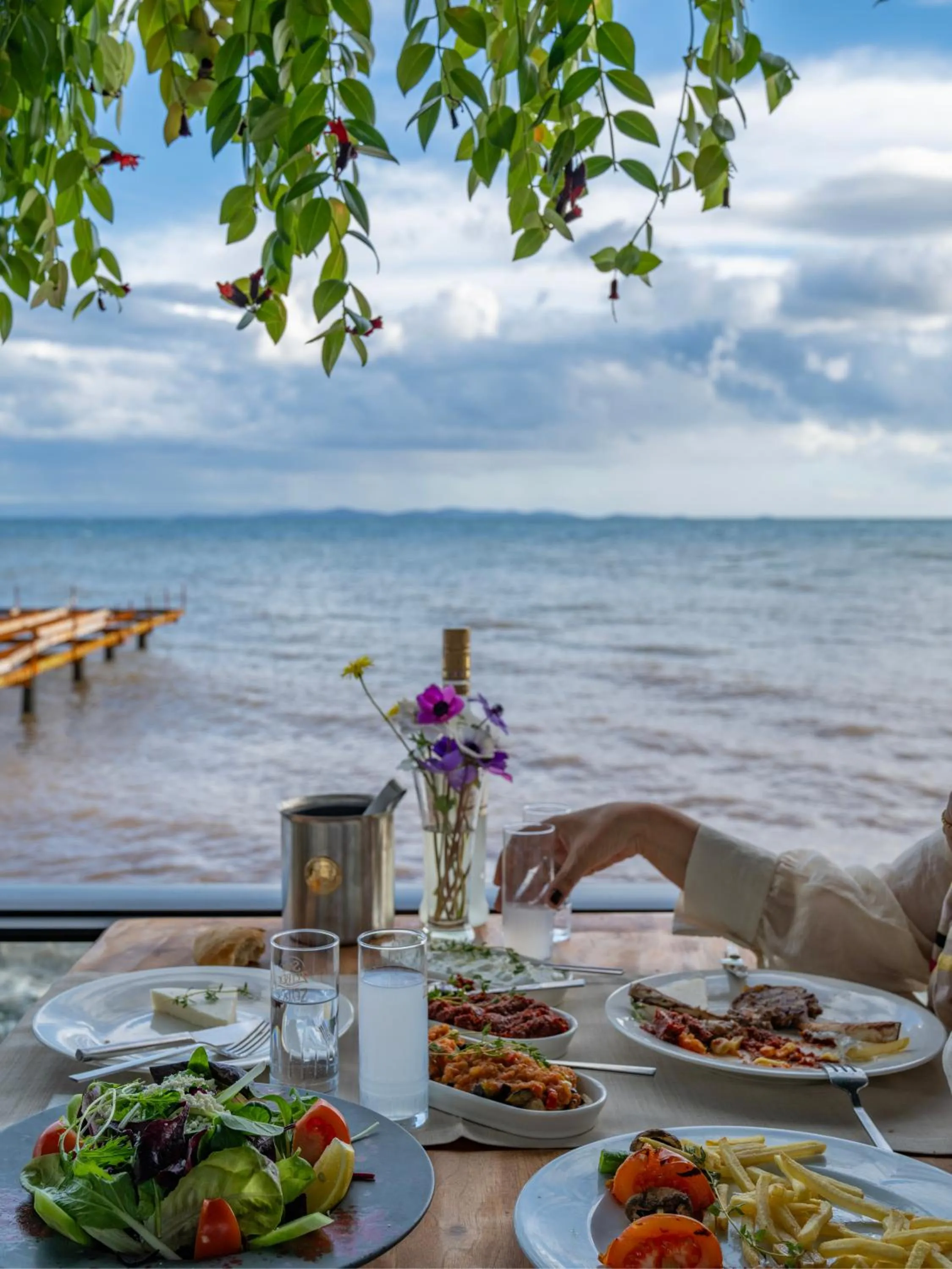 Restaurant/places to eat in Kayalar Blue Beach Hotel
