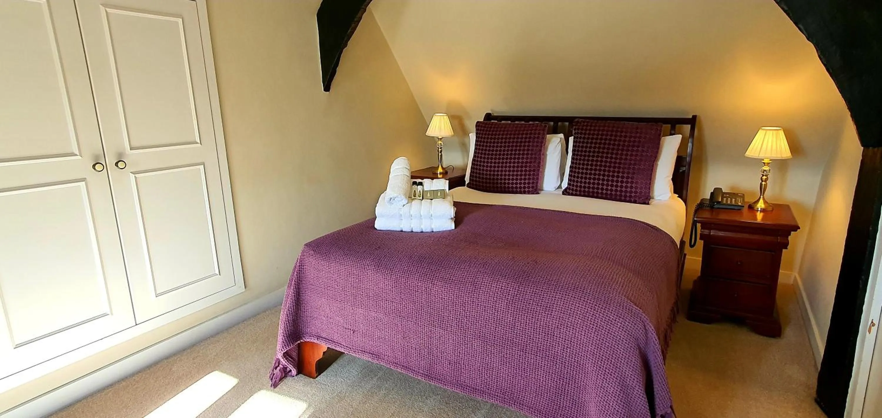 Bedroom, Bed in Cathedral Gate