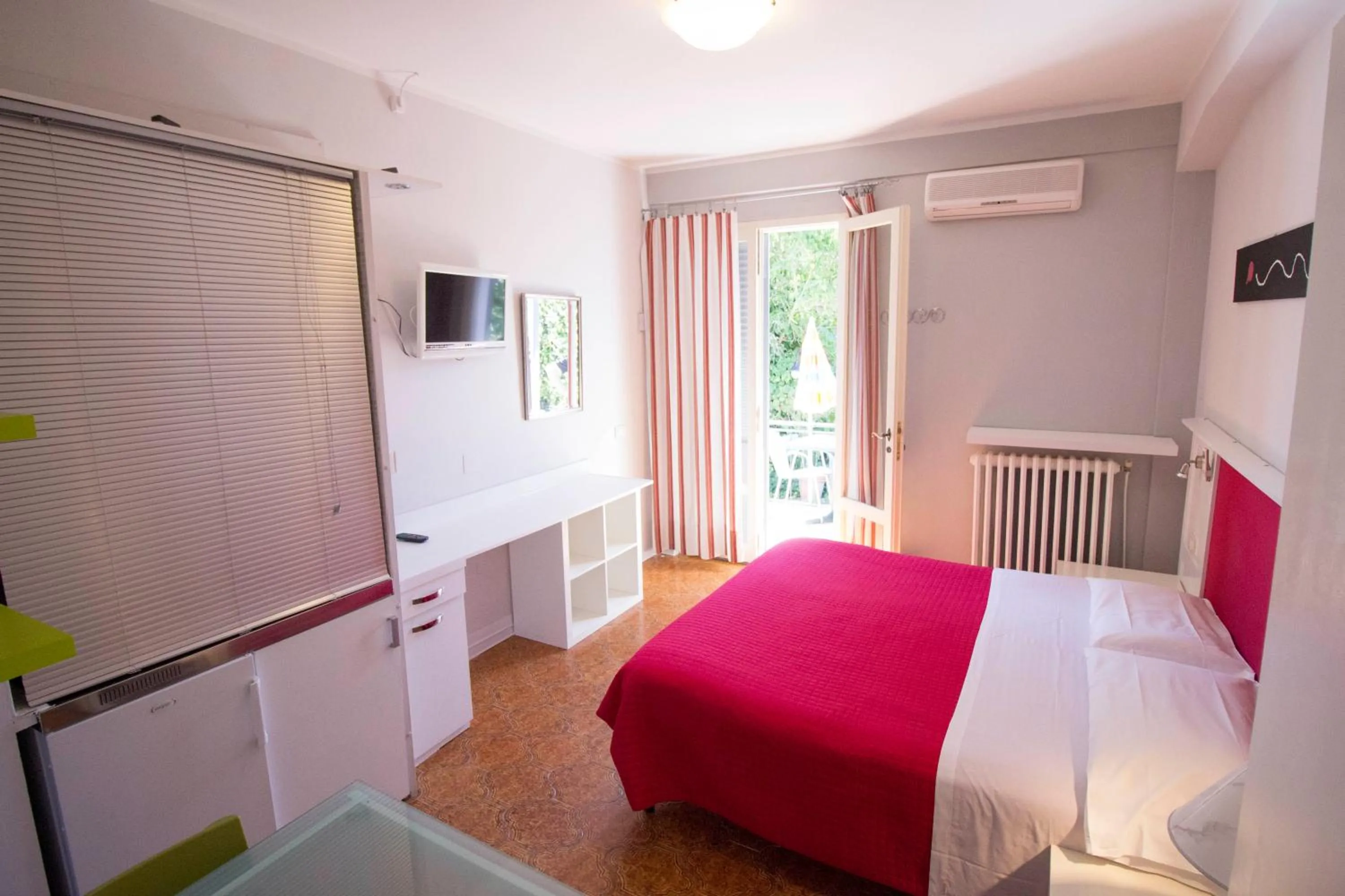 Photo of the whole room, Bed in Residence Al Lago