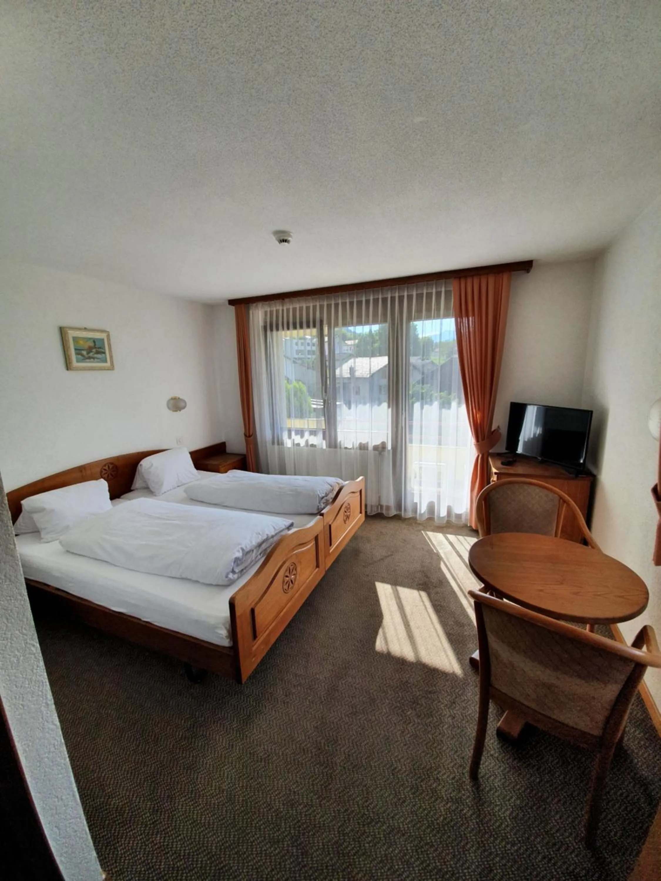 Photo of the whole room, Bed in Hotel Central