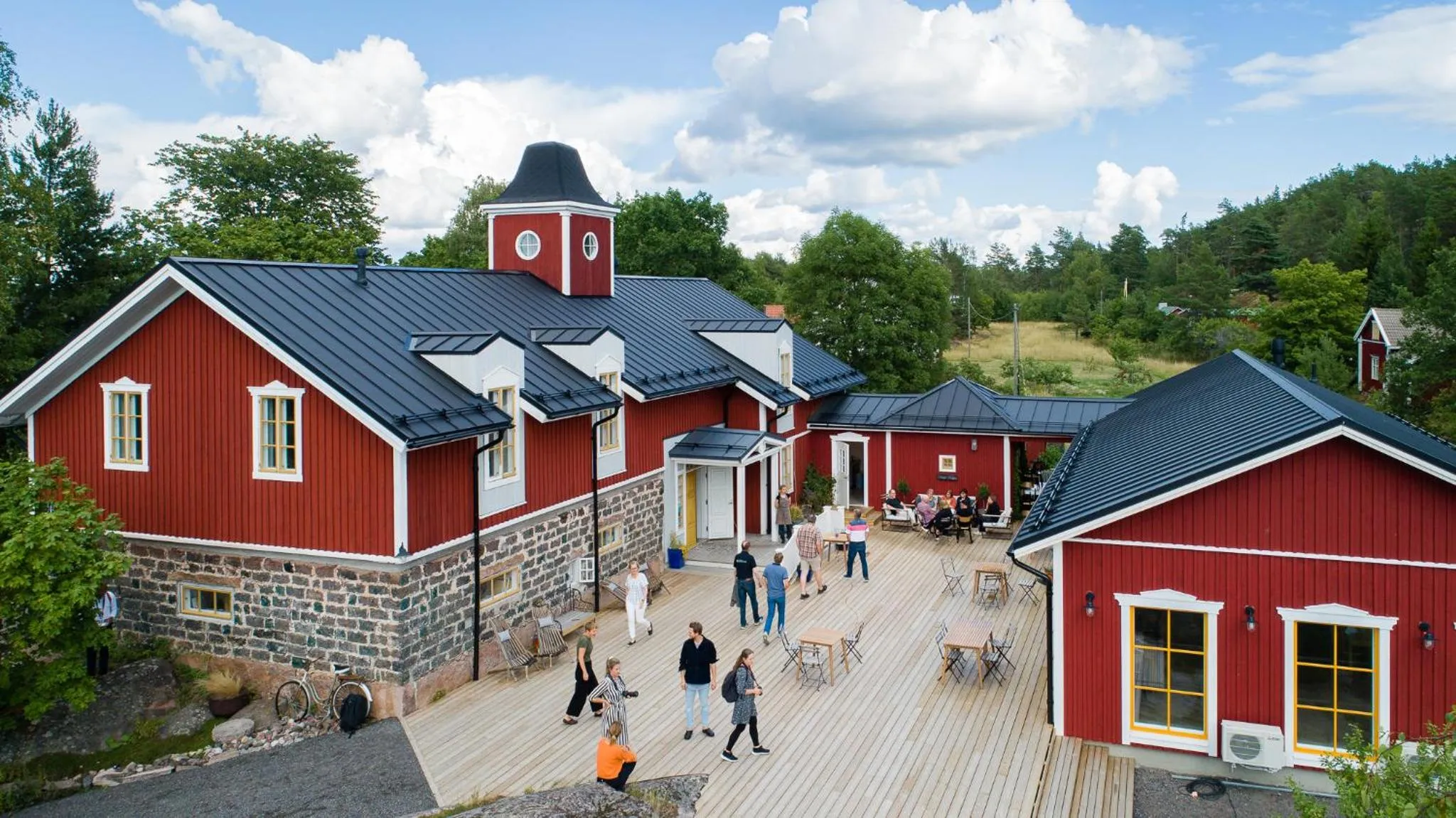 Property building in Hotel Nestor & Restaurant Back Pocket