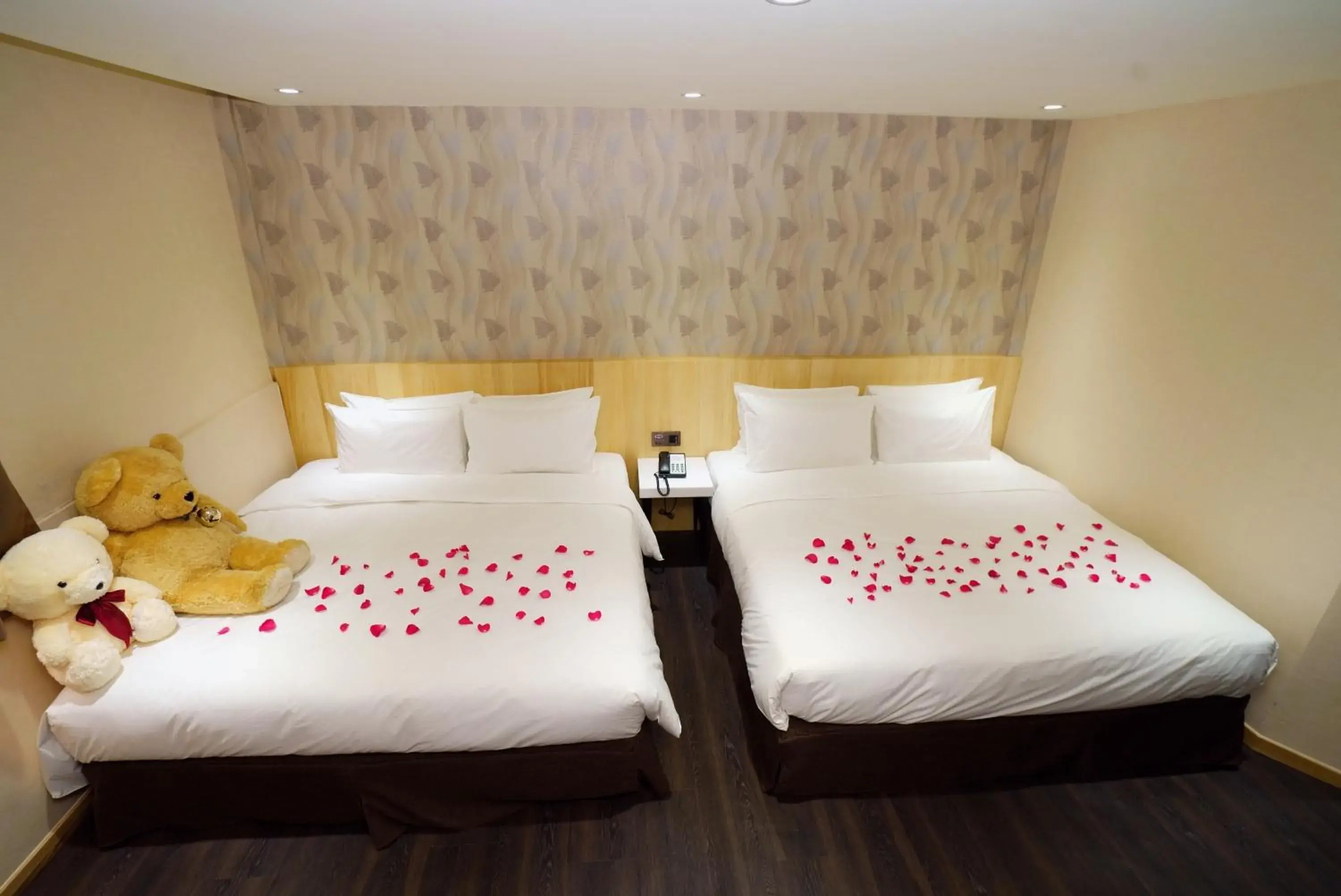 Family Room with Shared Bathroom in Red hotel Family Room with Shared Bathroom in Red hotel