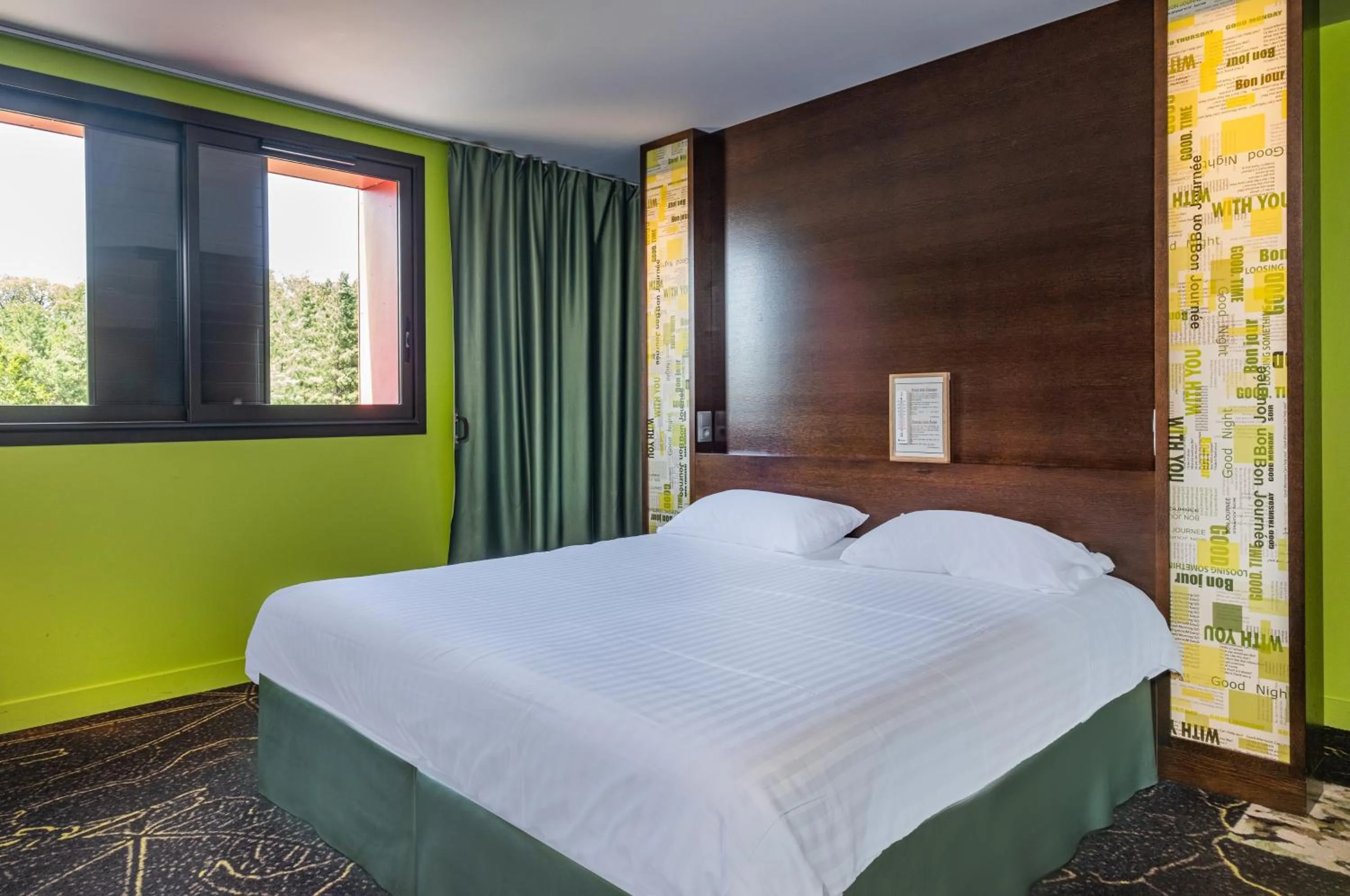 Photo of the whole room, Bed in Logis Auberge De La Foret