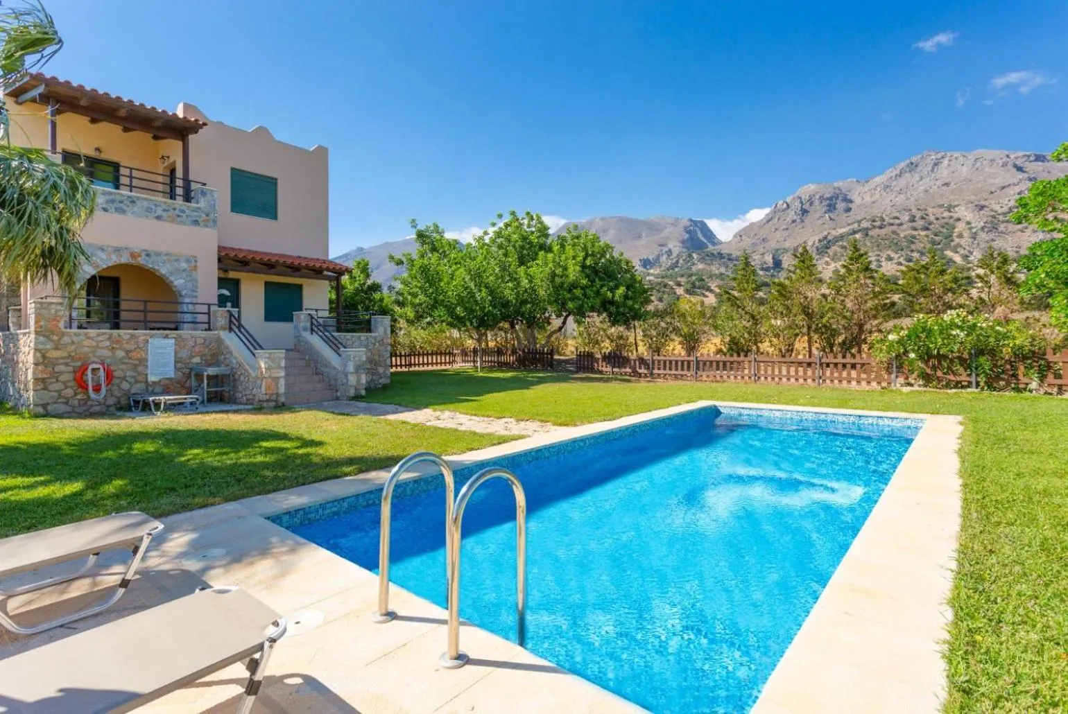 Spiros Beach Villa