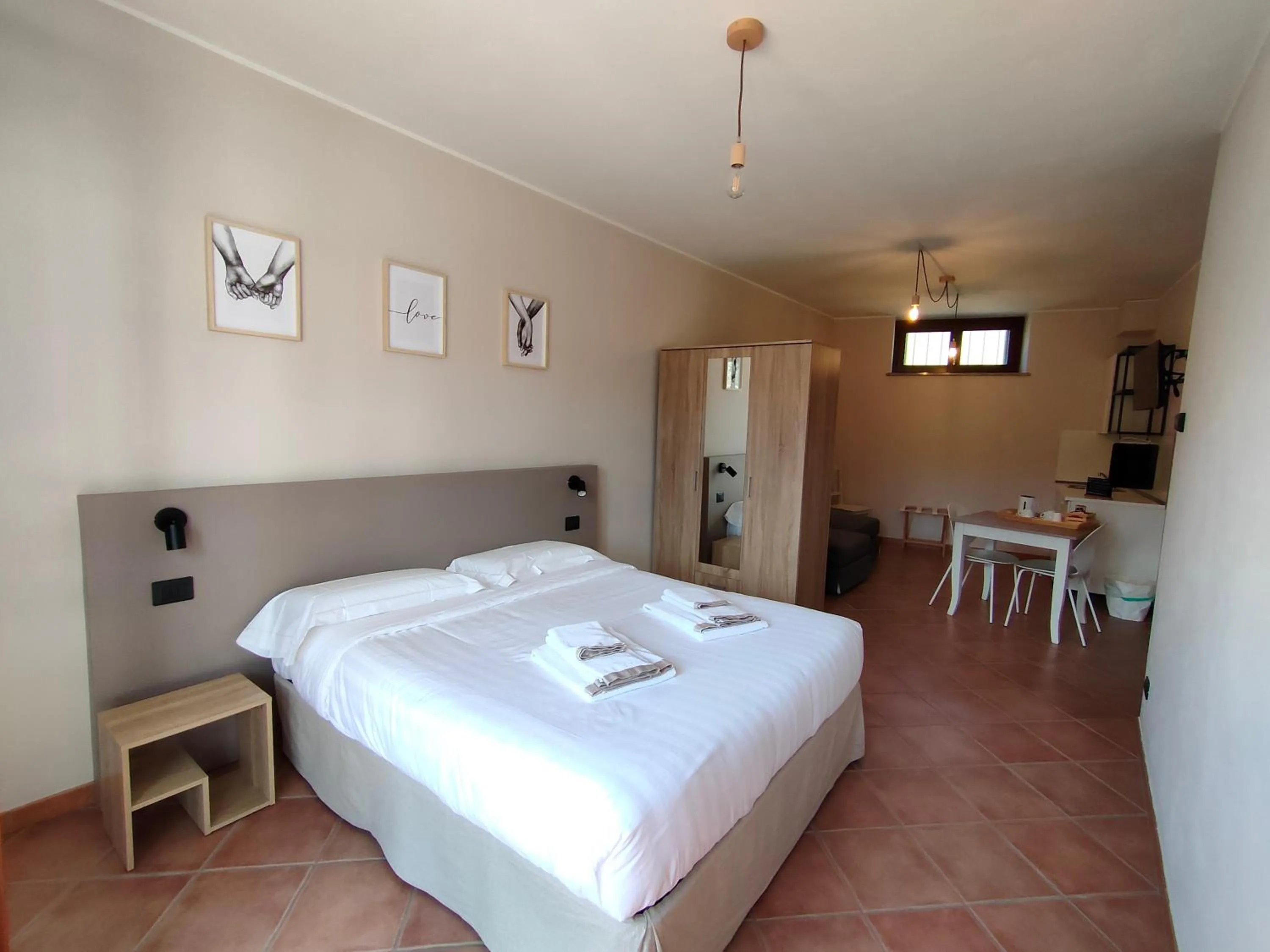 Photo of the whole room, Bed in Cascina BELLONUOVO