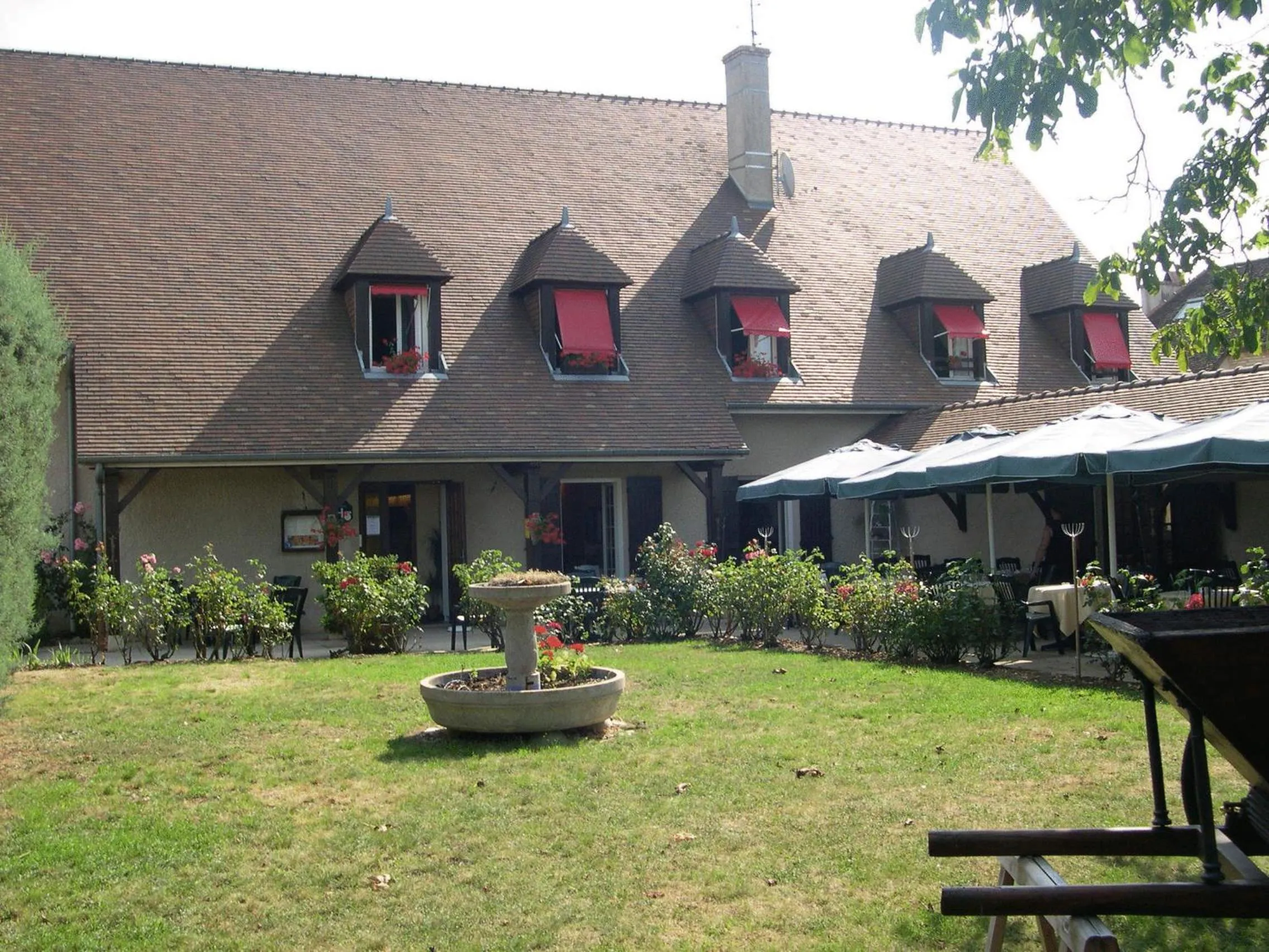 Facade/entrance in Le Relais de la Sans Fond