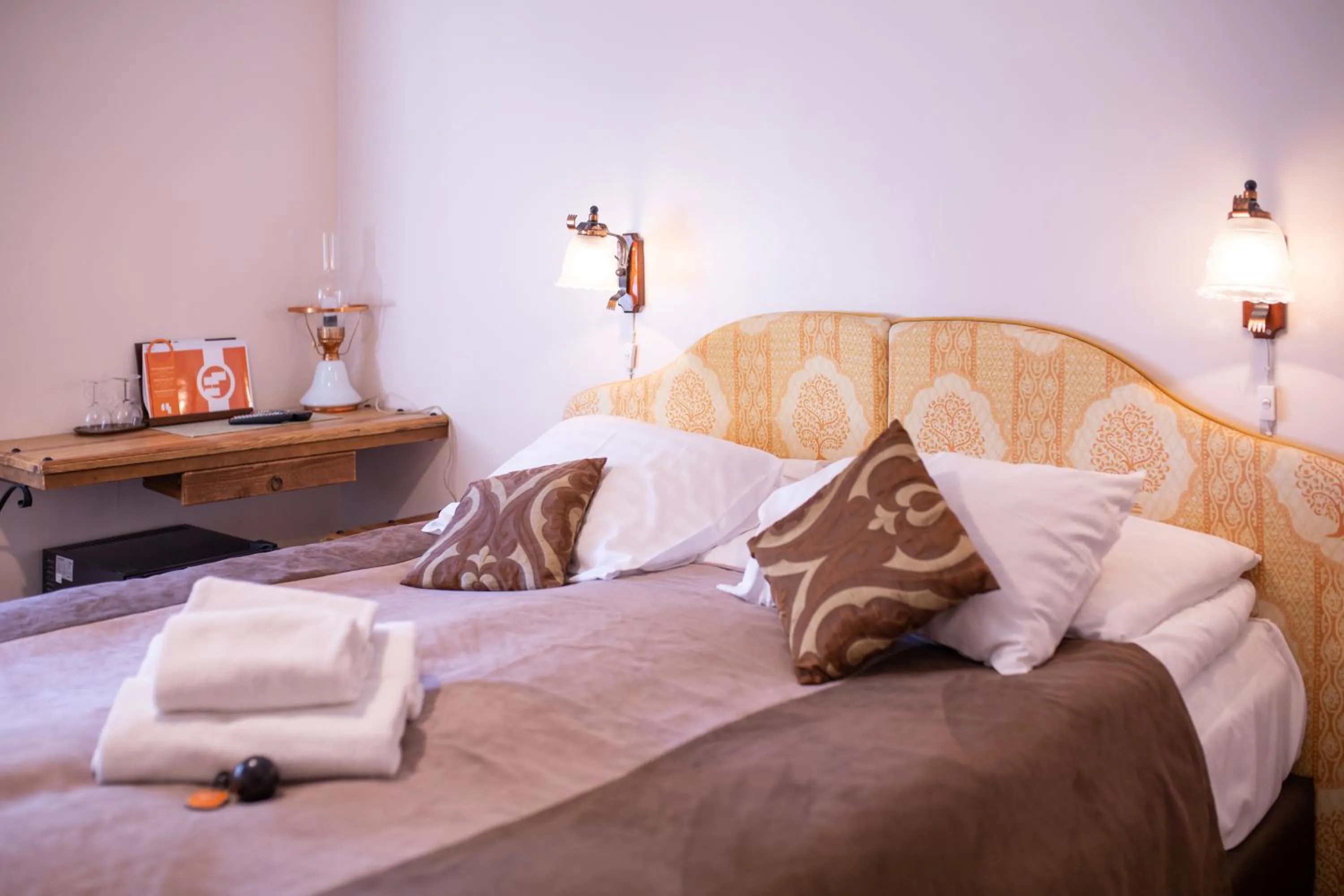 Photo of the whole room, Bed in Hansalinn