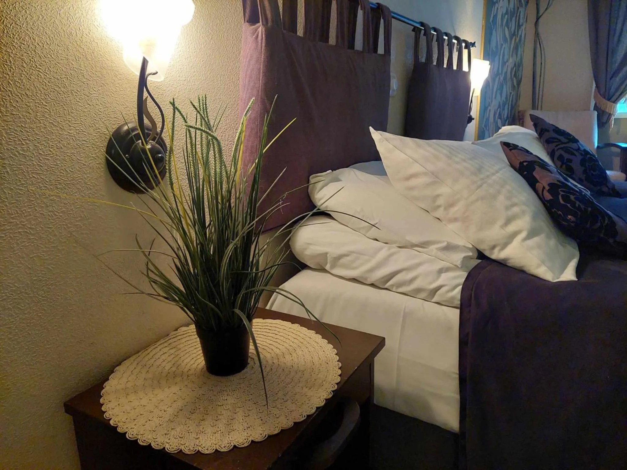 Photo of the whole room, Bed in Hansalinn