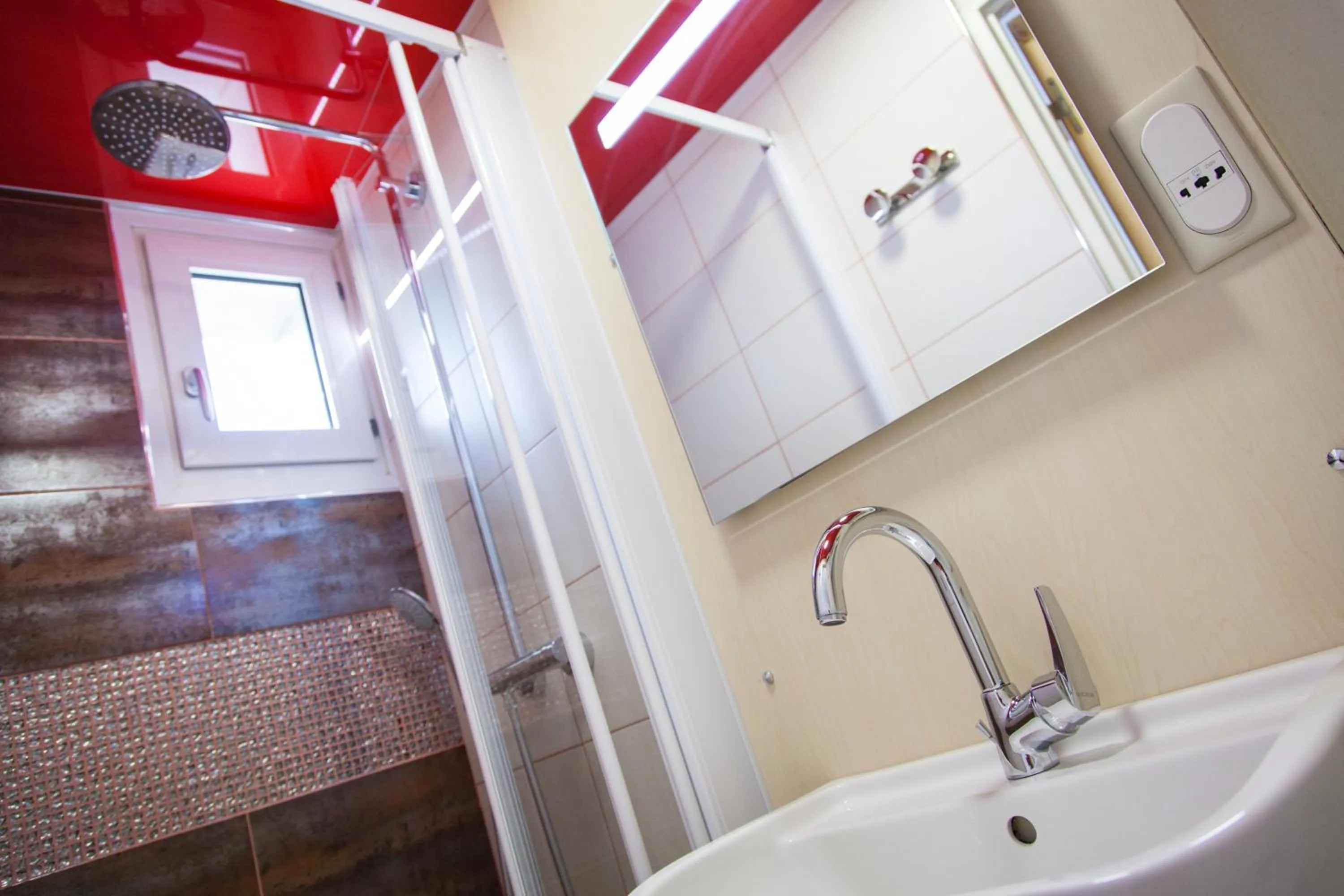 Shower in The Originals City, Archotel, Sens