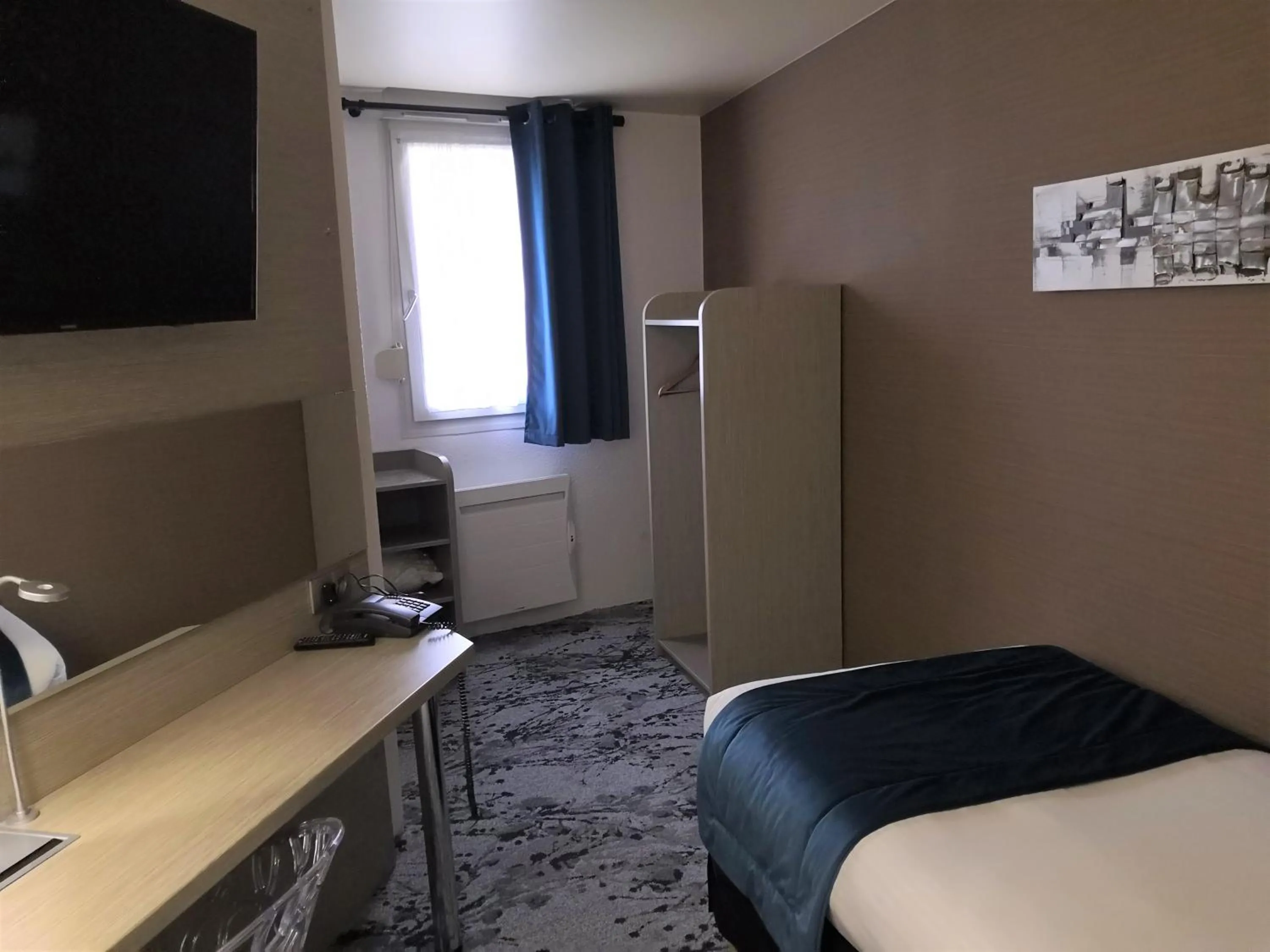 TV and multimedia, Bed in The Originals City, Archotel, Sens