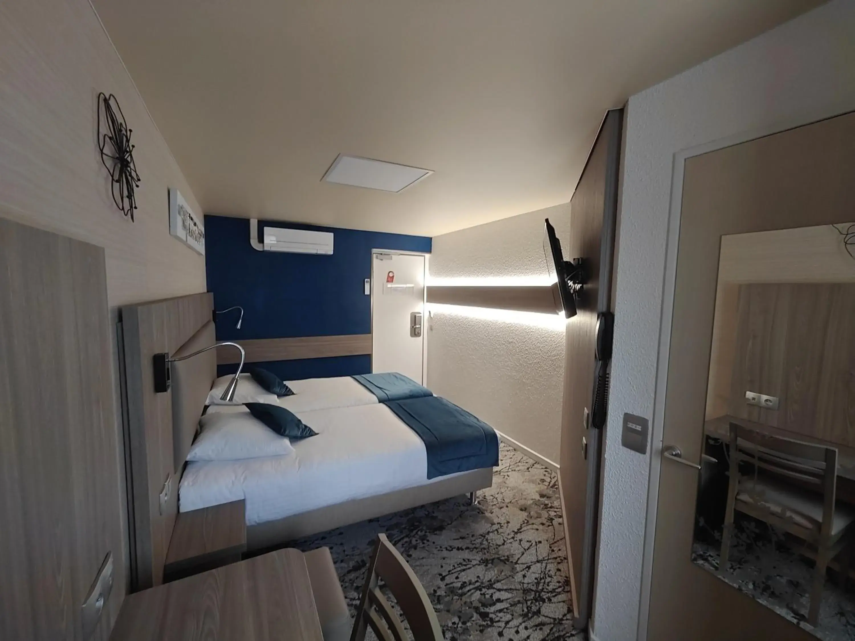 Photo of the whole room in The Originals City, Archotel, Sens Photo of the whole room in The Originals City, Archotel, Sens