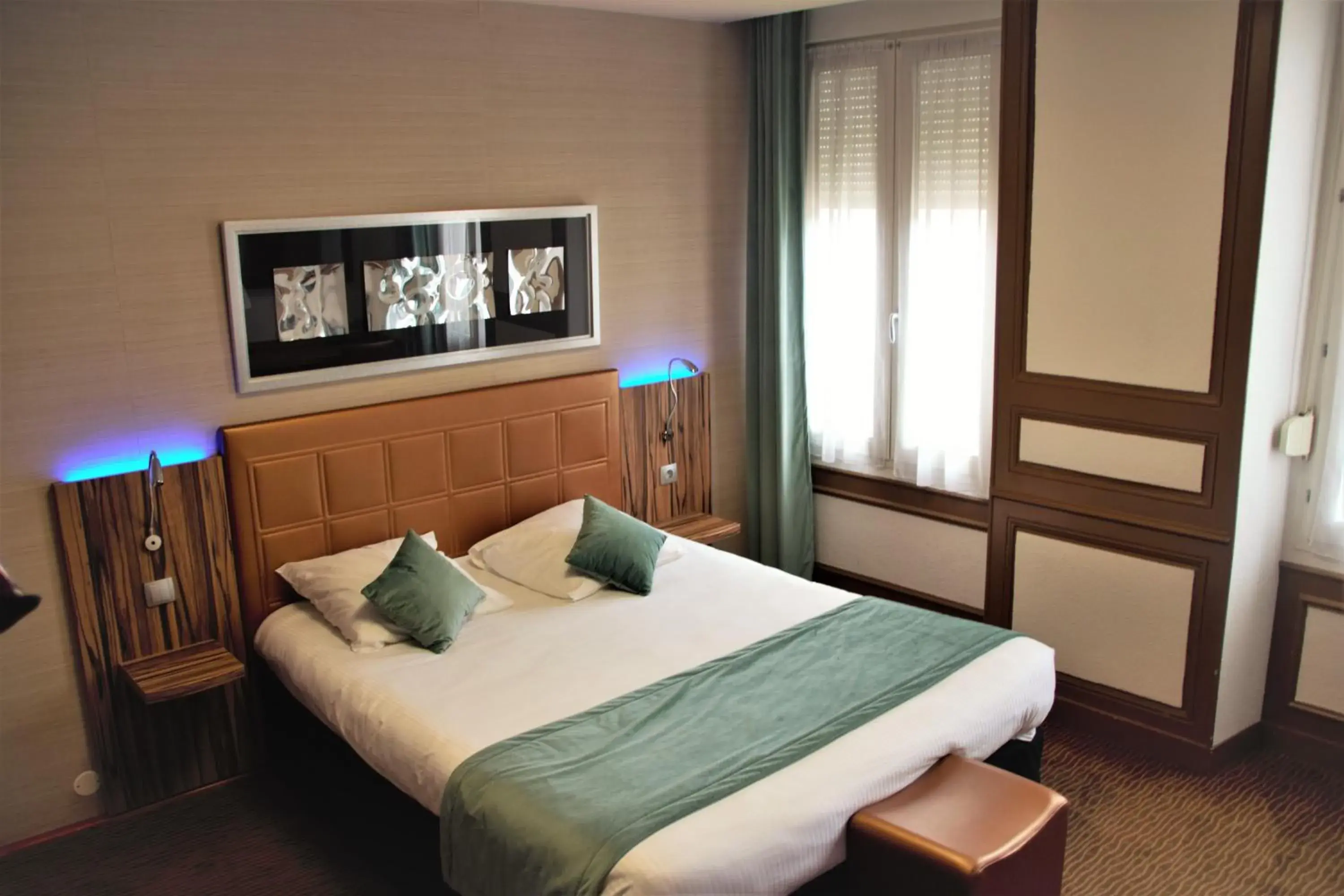 Photo of the whole room, Bed in The Originals City, Archotel, Sens Photo of the whole room, Bed in The Originals City, Archotel, Sens