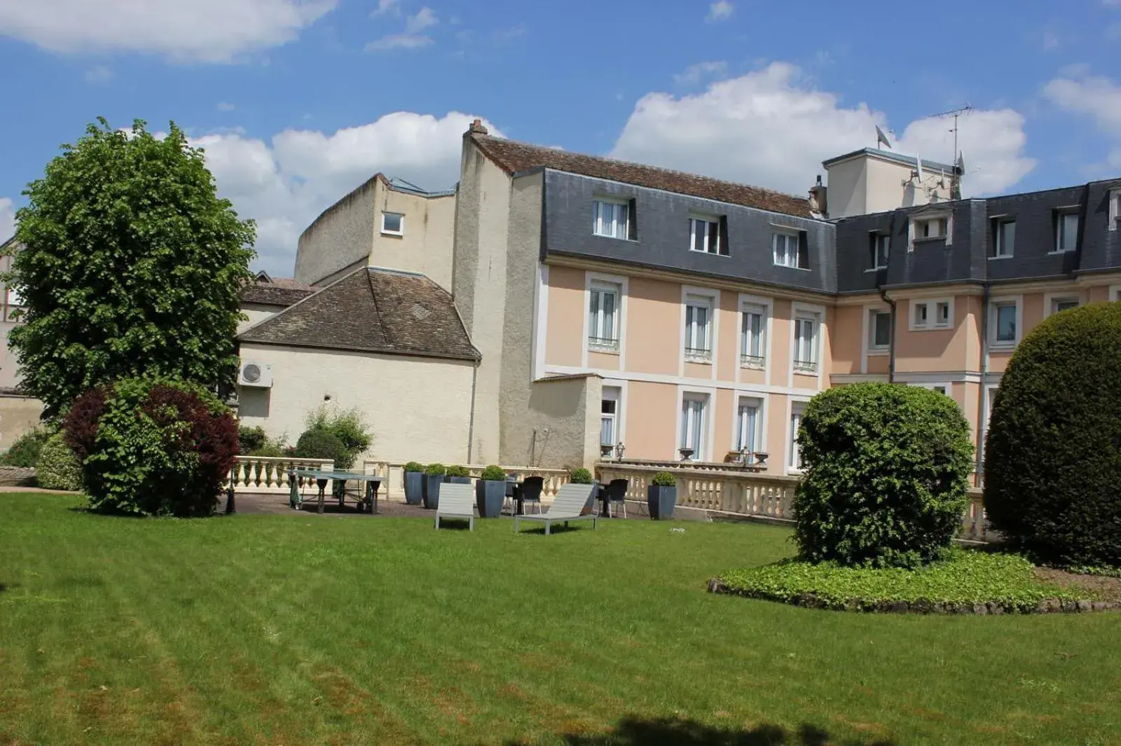 Property building in The Originals City, Archotel, Sens Property building in The Originals City, Archotel, Sens