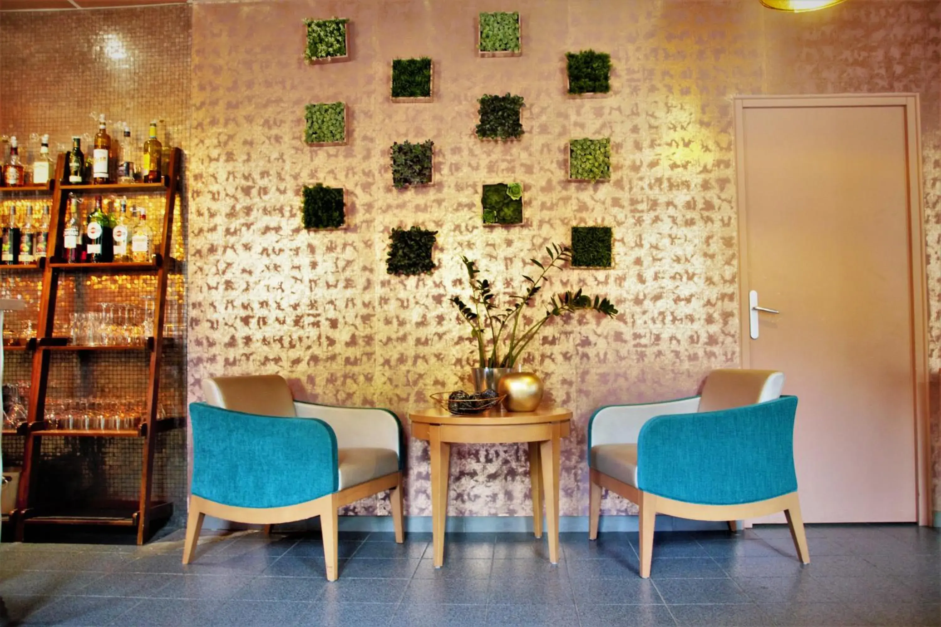 Lobby or reception in The Originals City, Archotel, Sens Lobby or reception in The Originals City, Archotel, Sens