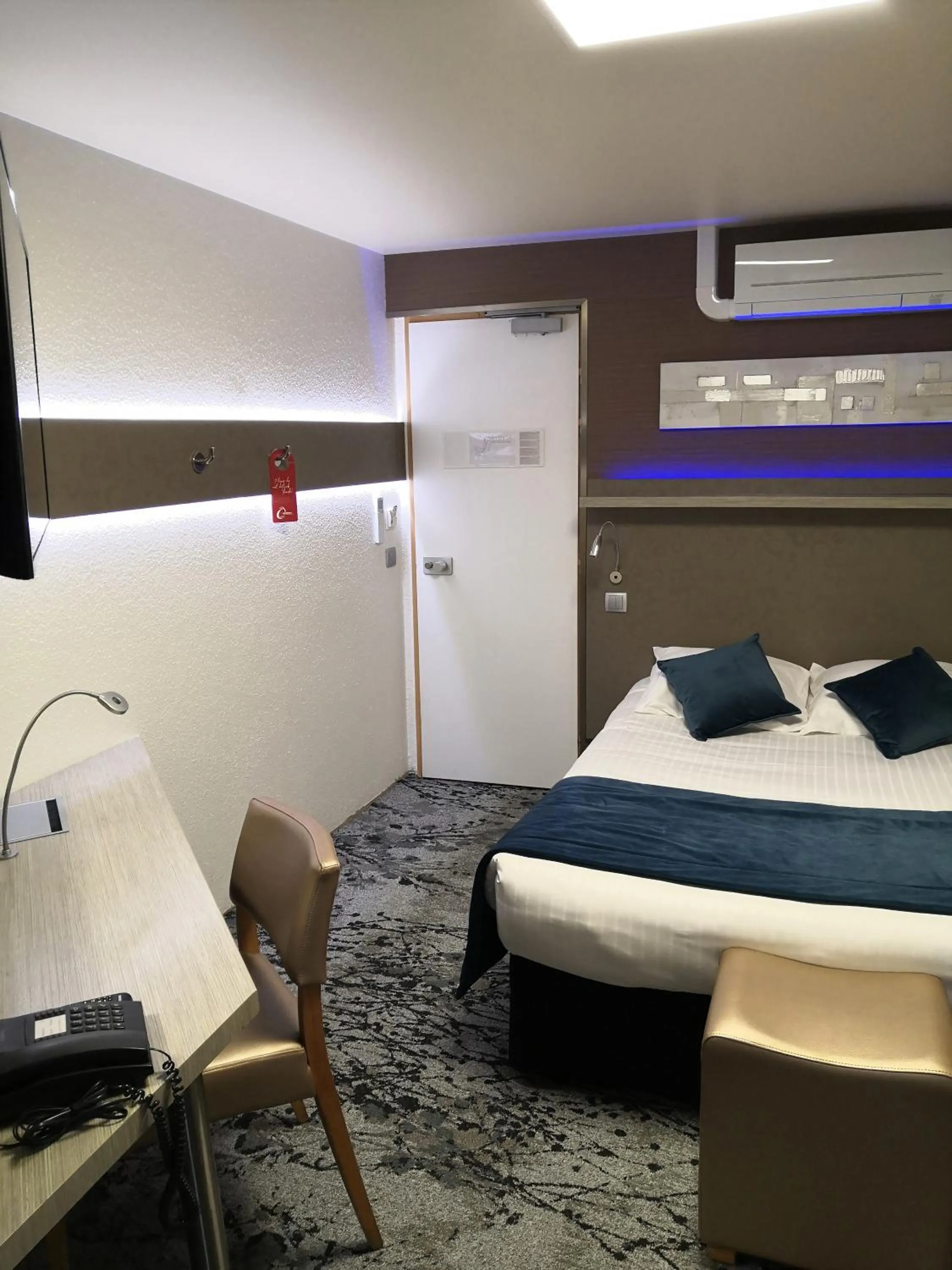 Bedroom, Bed in The Originals City, Archotel, Sens