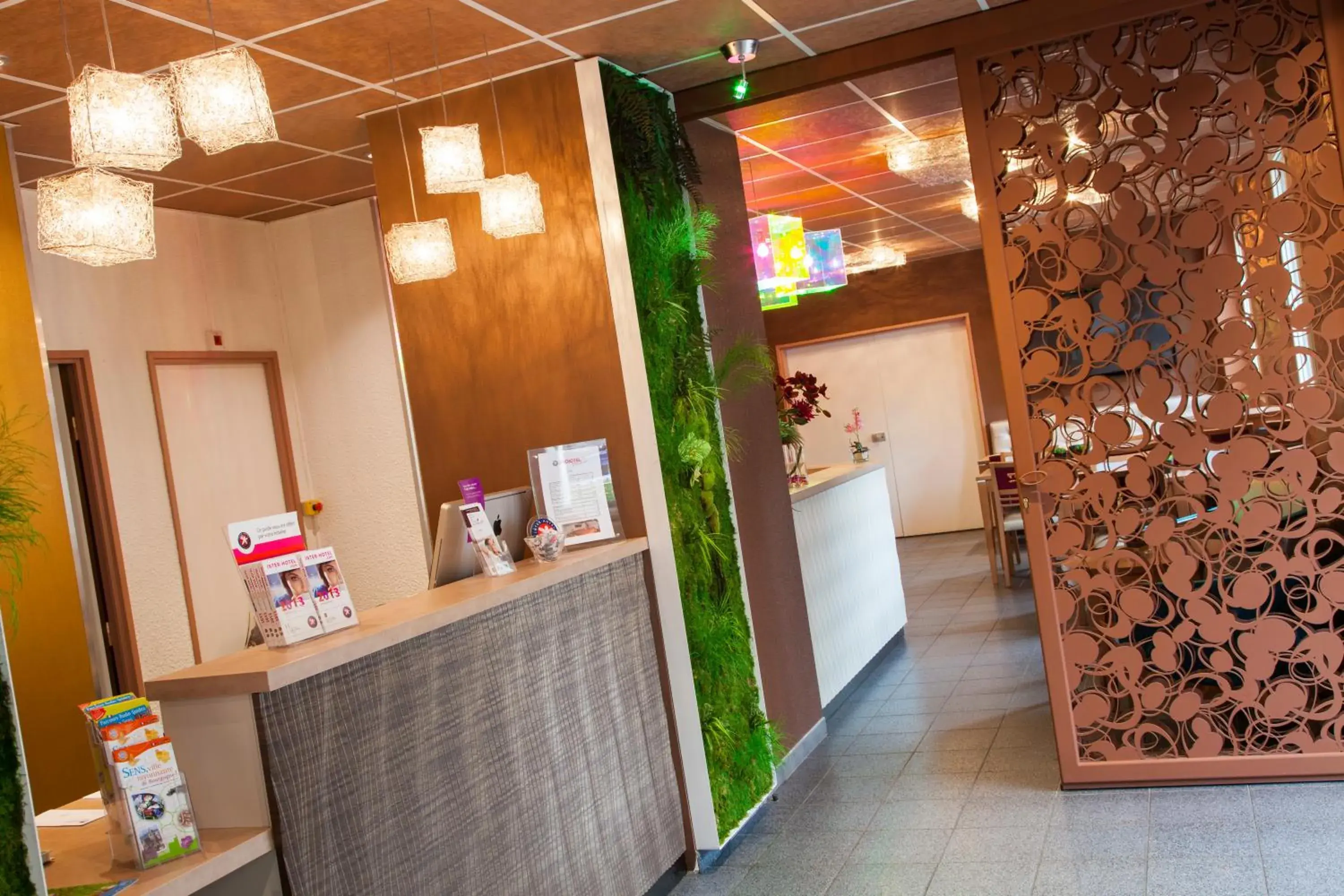 Lobby or reception in The Originals City, Archotel, Sens Lobby or reception in The Originals City, Archotel, Sens