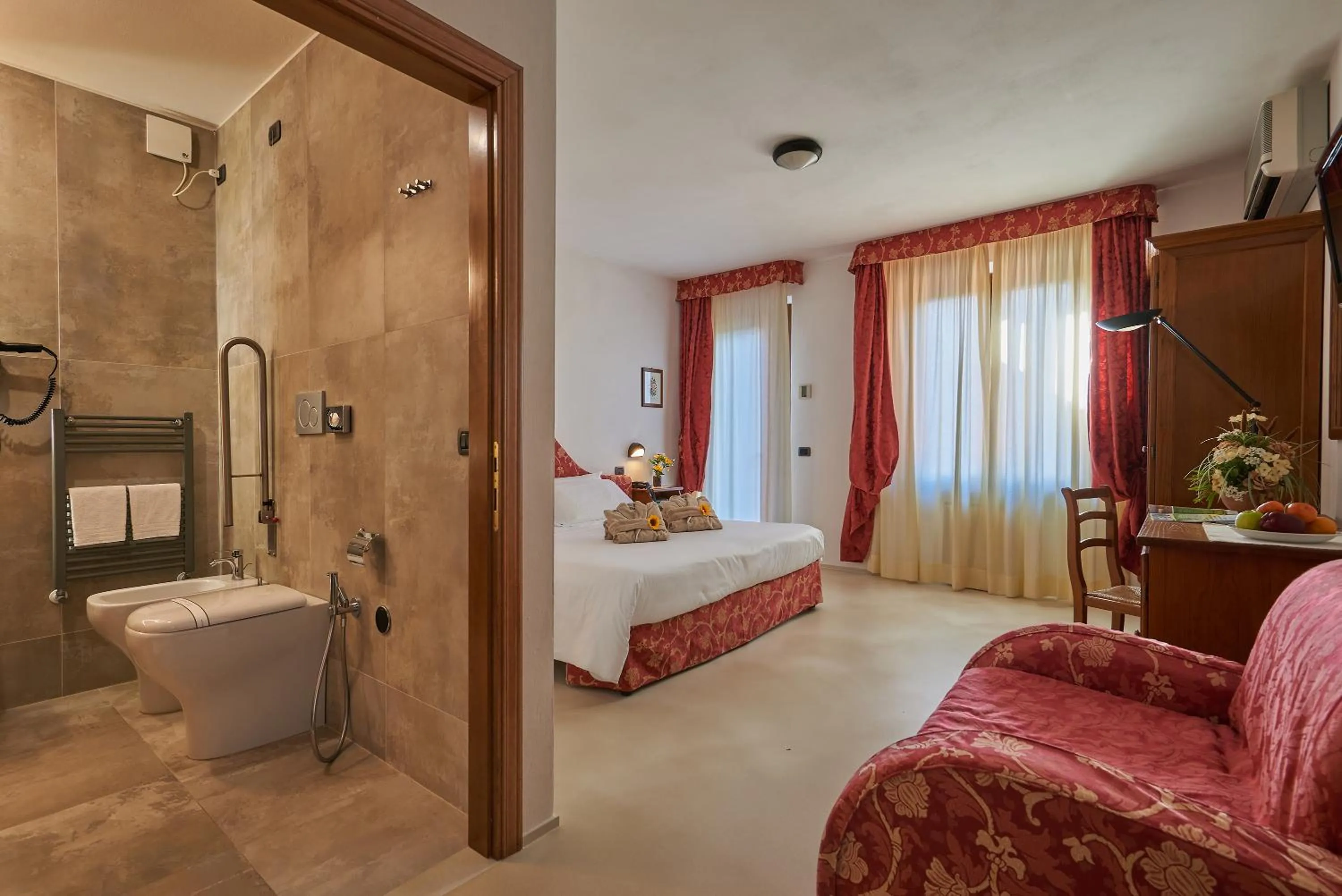 Photo of the whole room, Bed in Casanova - Wellness Center La Grotta Etrusca