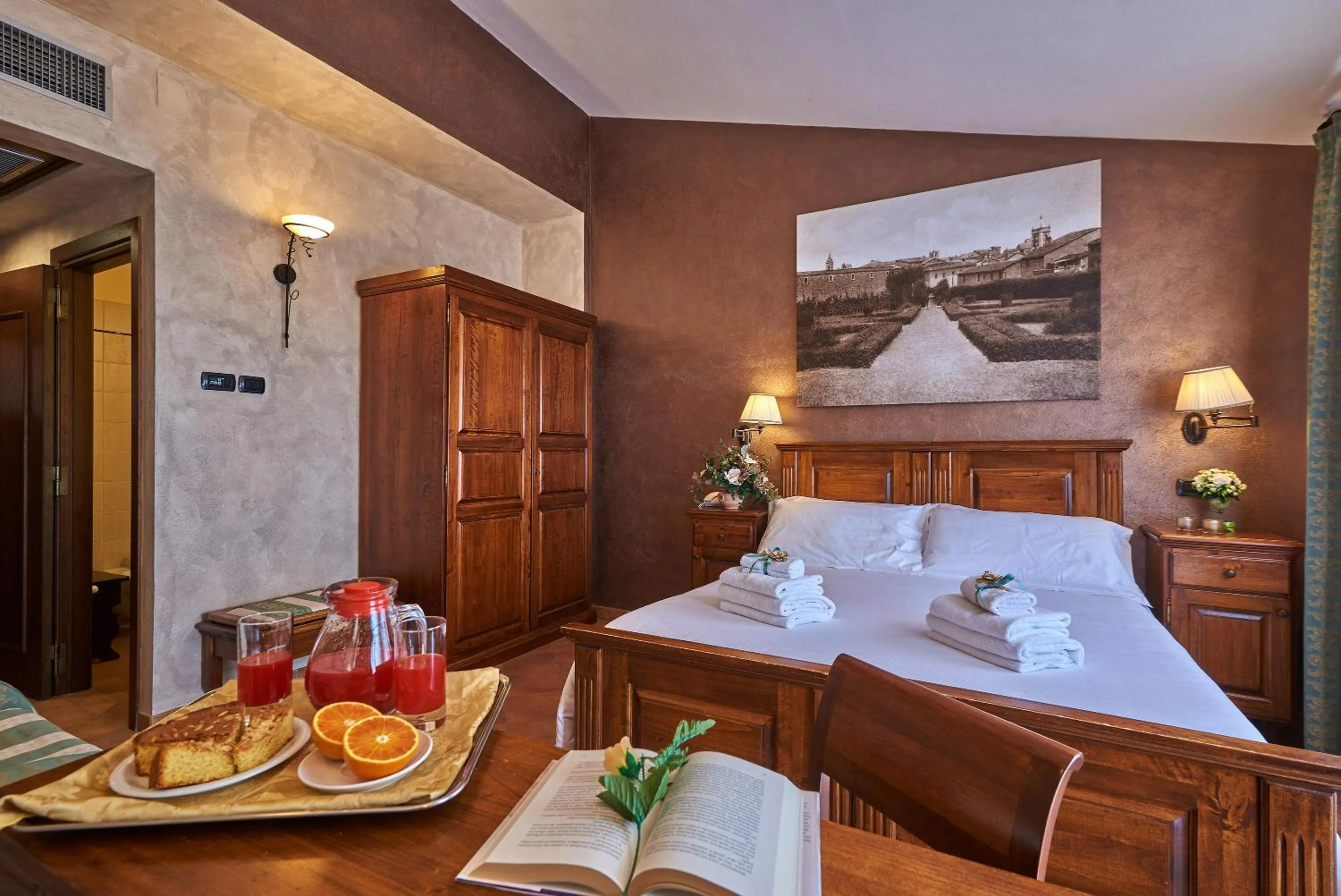 Photo of the whole room, Bed in Casanova - Wellness Center La Grotta Etrusca