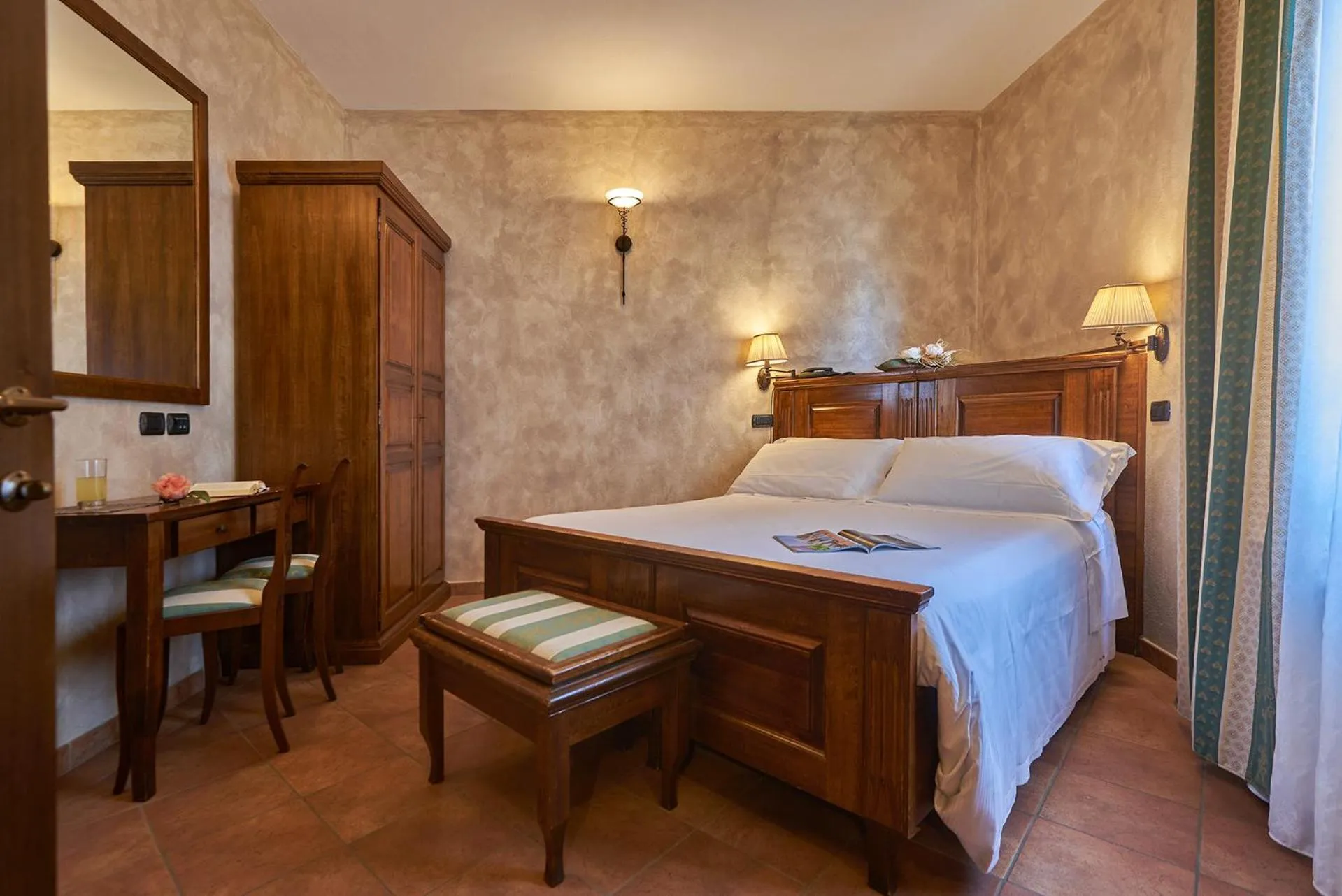 Photo of the whole room, Bed in Casanova - Wellness Center La Grotta Etrusca