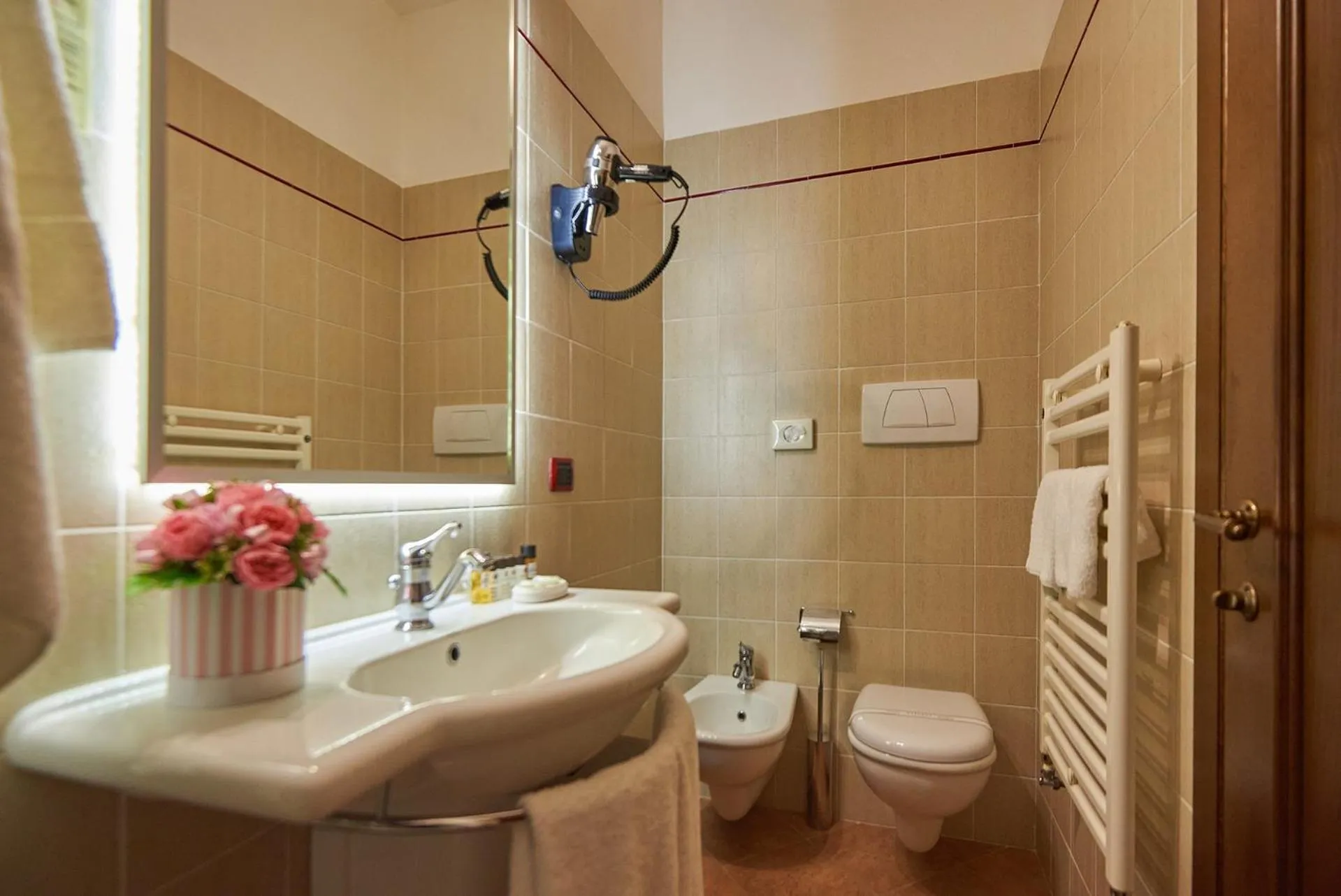 Bathroom in Casanova - Wellness Center La Grotta Etrusca