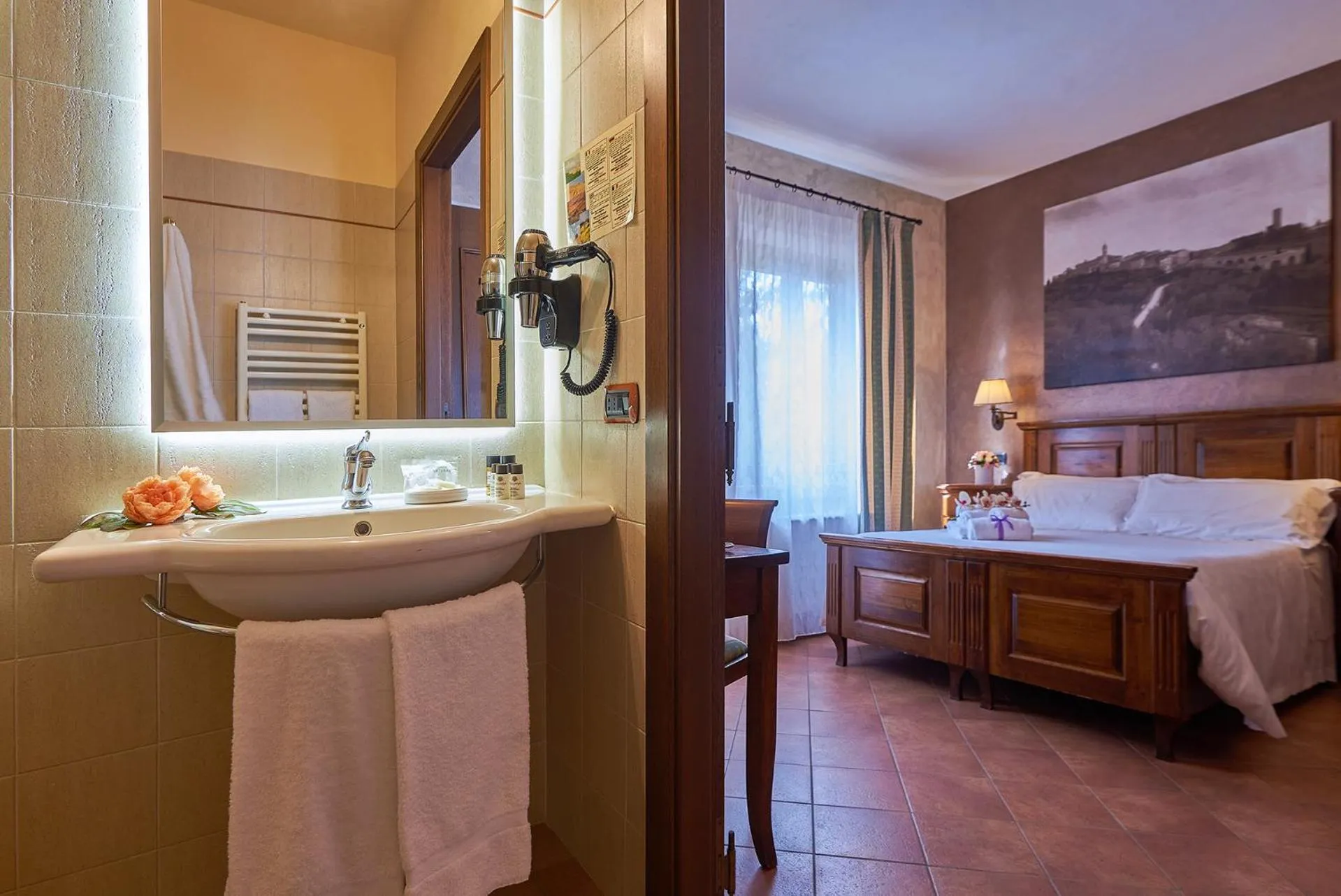 Bathroom, Bed in Casanova - Wellness Center La Grotta Etrusca