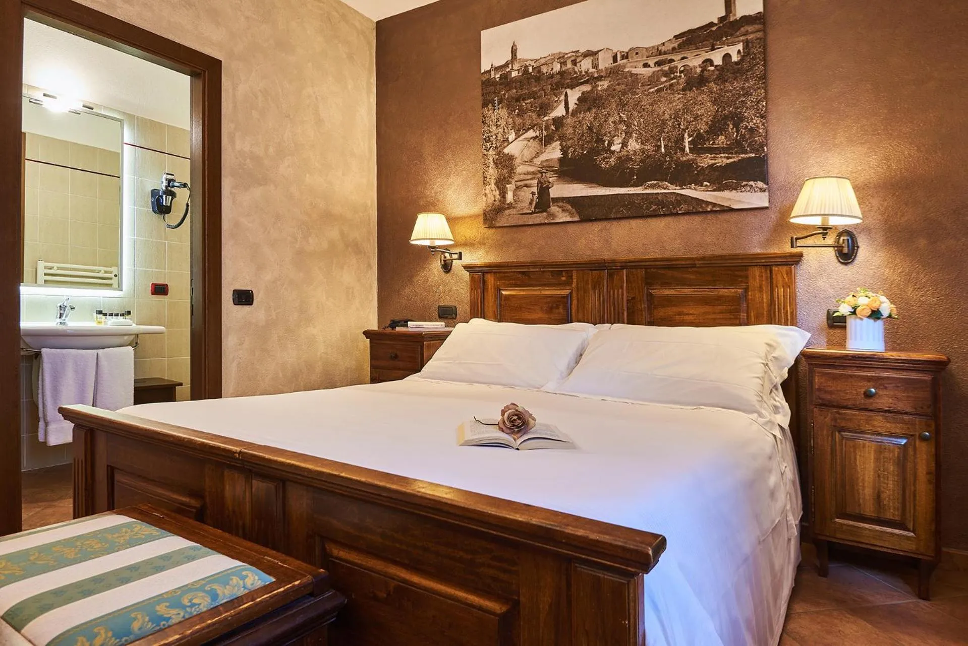 Photo of the whole room, Bed in Casanova - Wellness Center La Grotta Etrusca