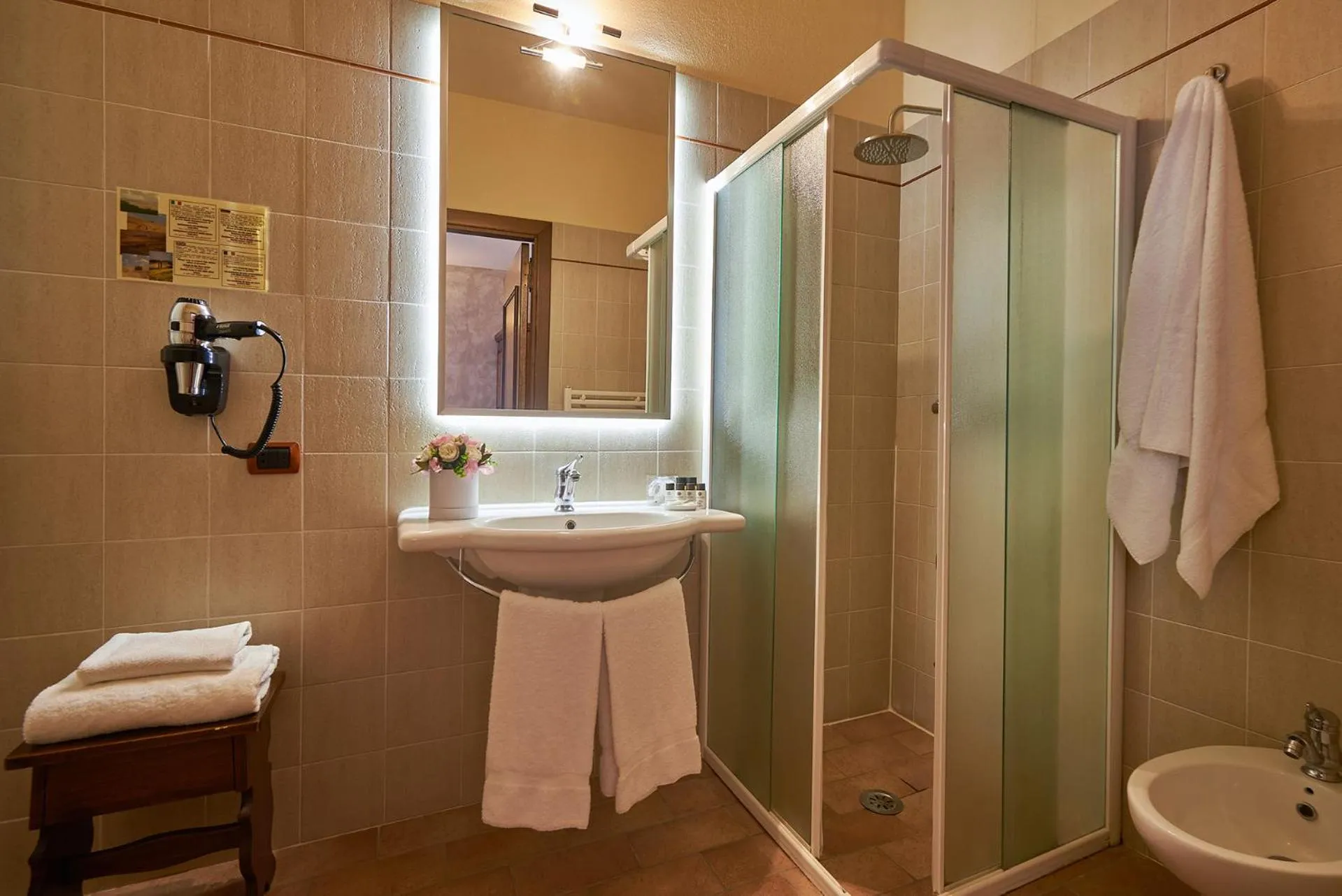 Bathroom in Casanova - Wellness Center La Grotta Etrusca