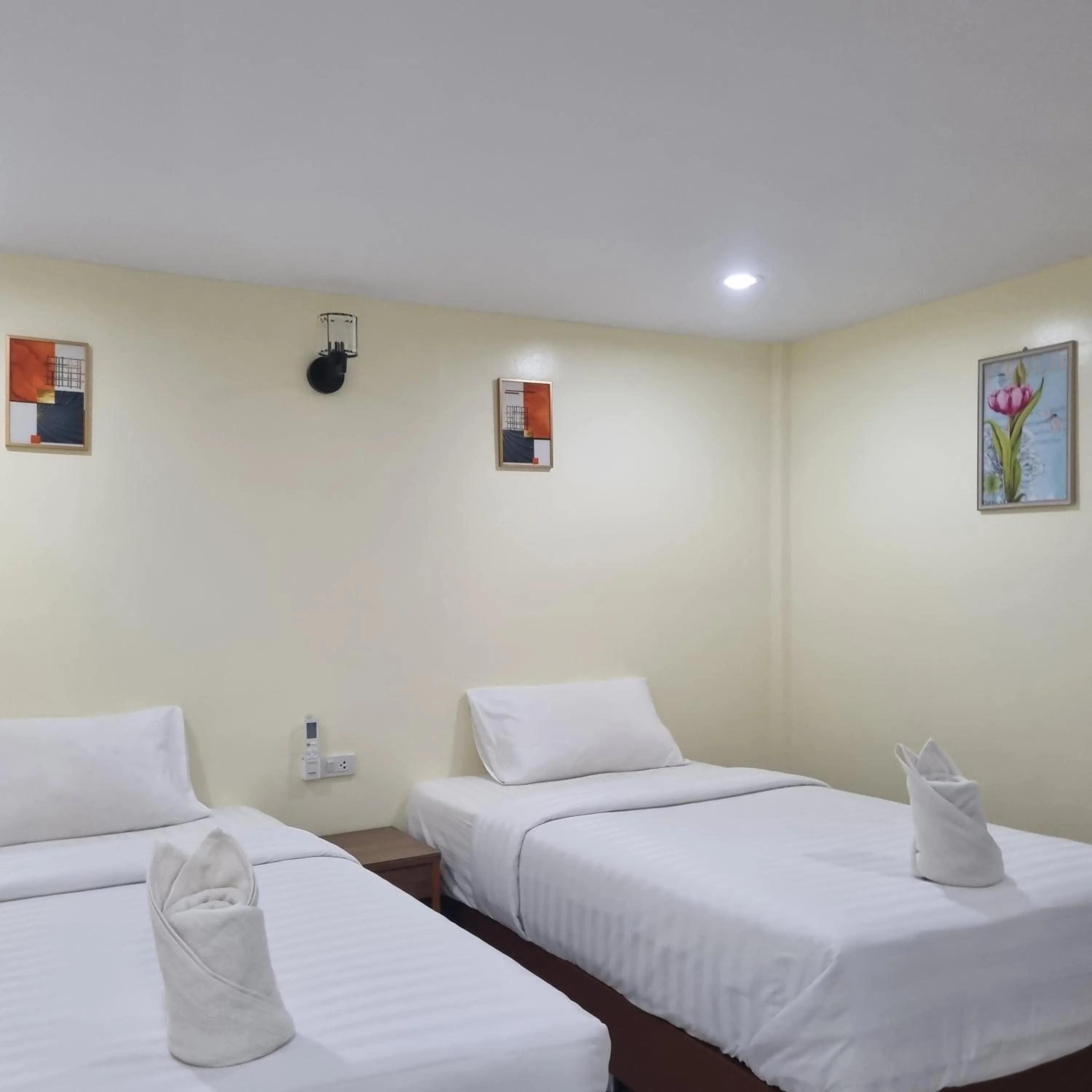 Bed in Haad Somboon House