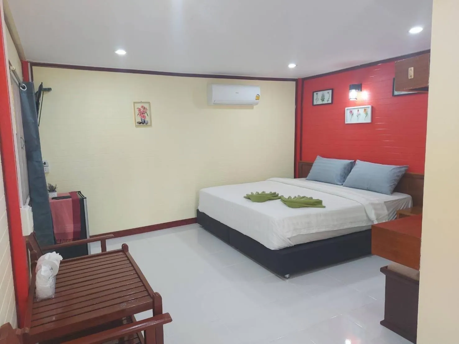 Bed in Haad Somboon House