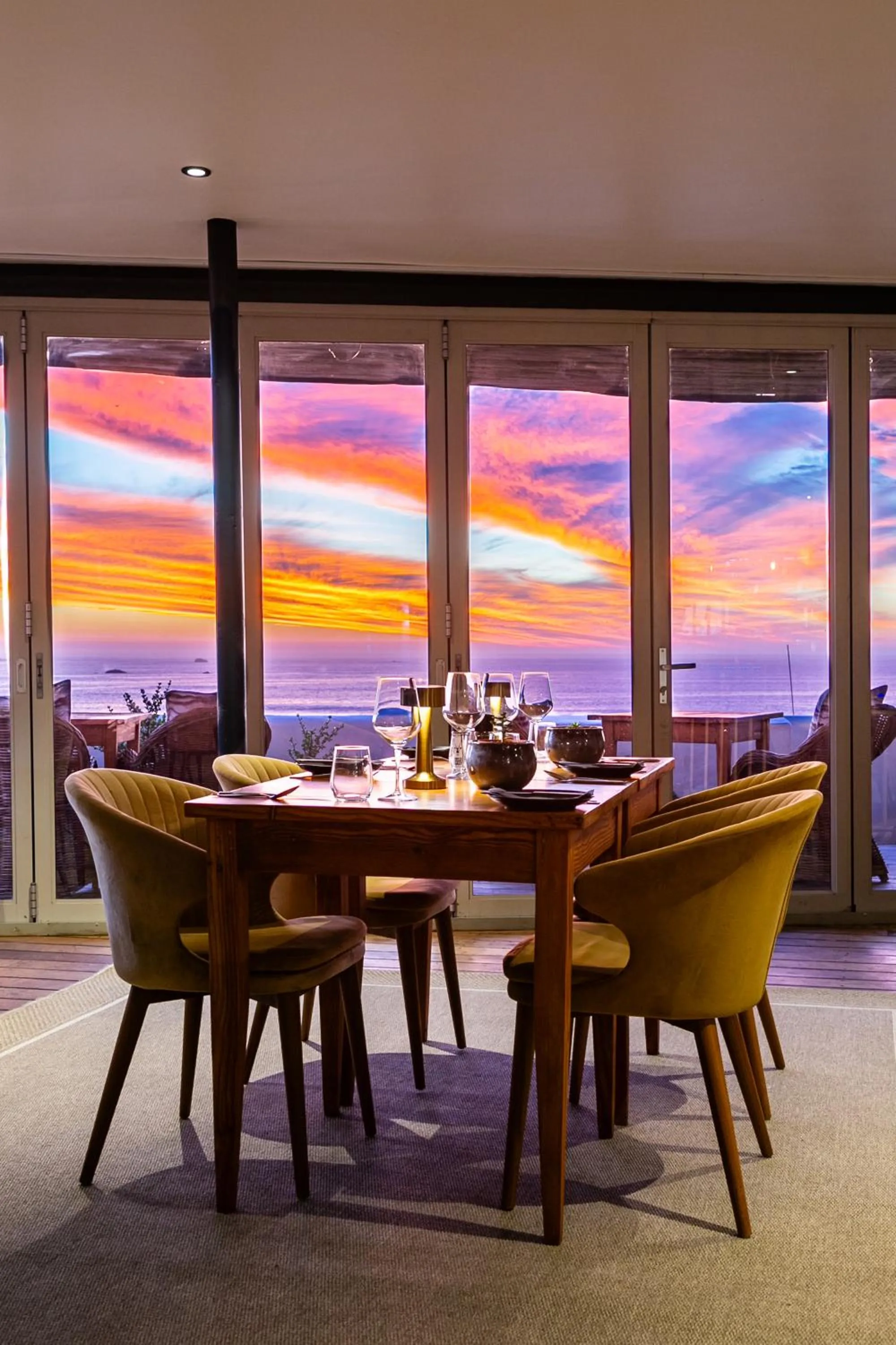 Restaurant/places to eat in Abalone Hotel & Villas