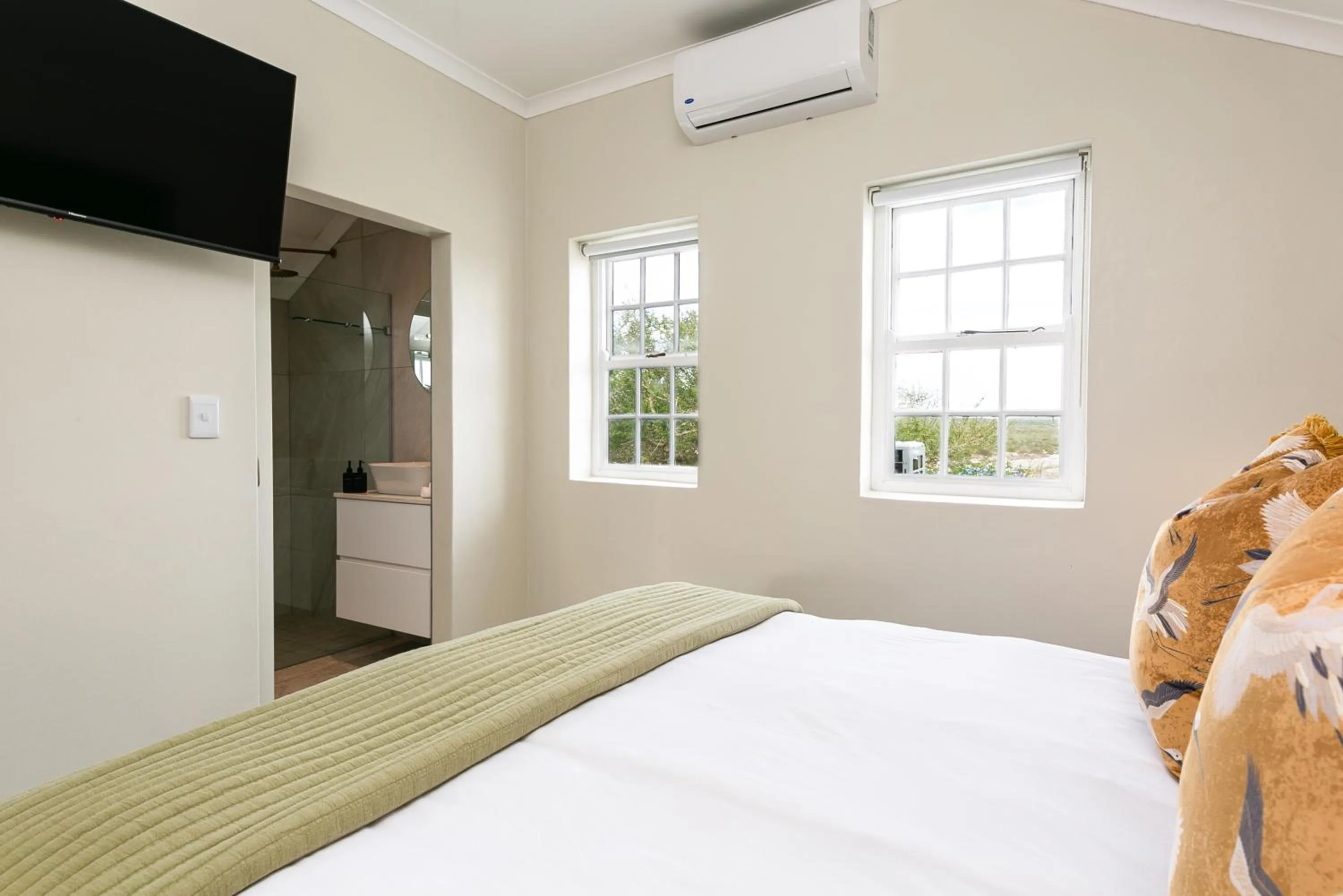 Bathroom, Bed in Abalone Hotel & Villas